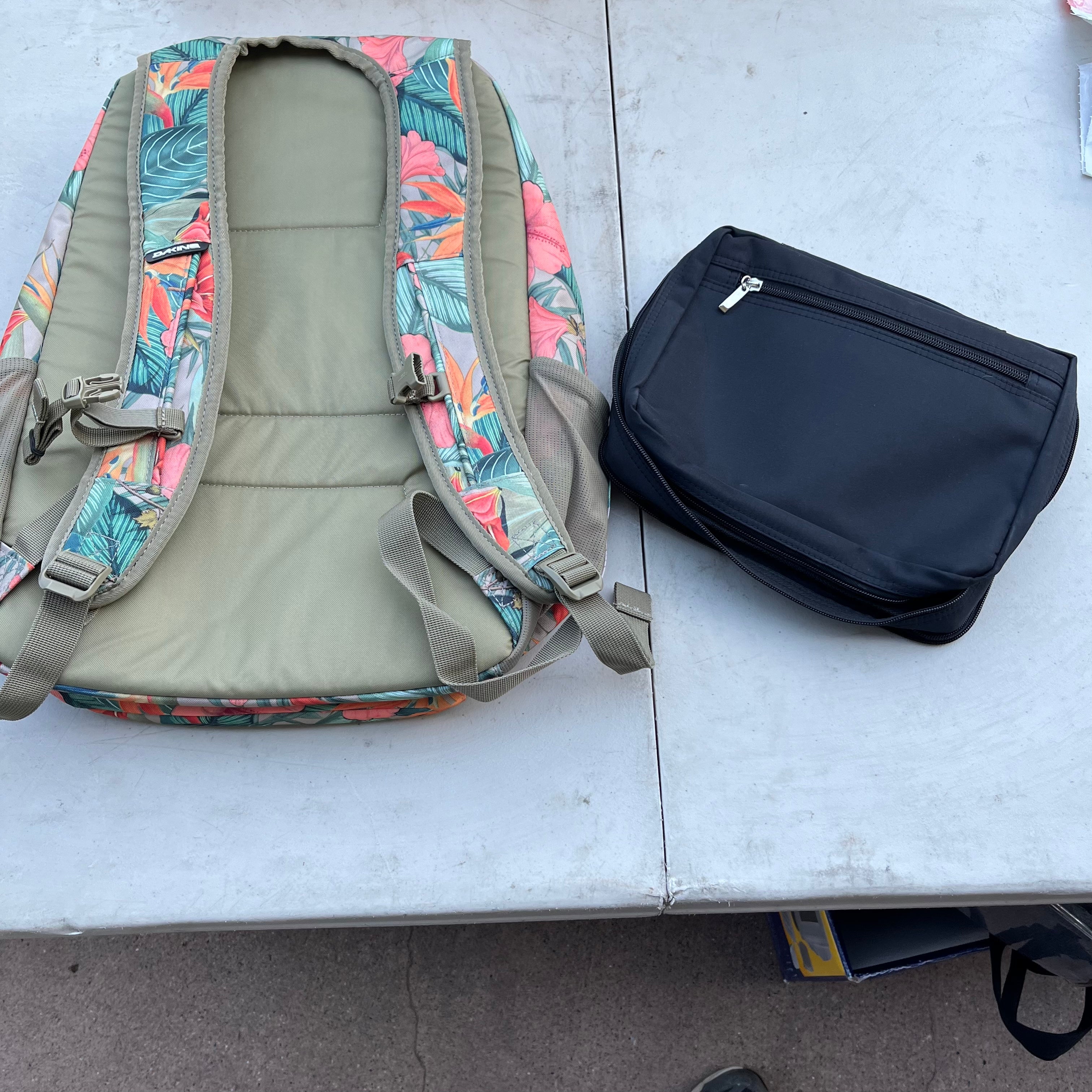 D603 Dakine Campus tropical backpack with lunch bag