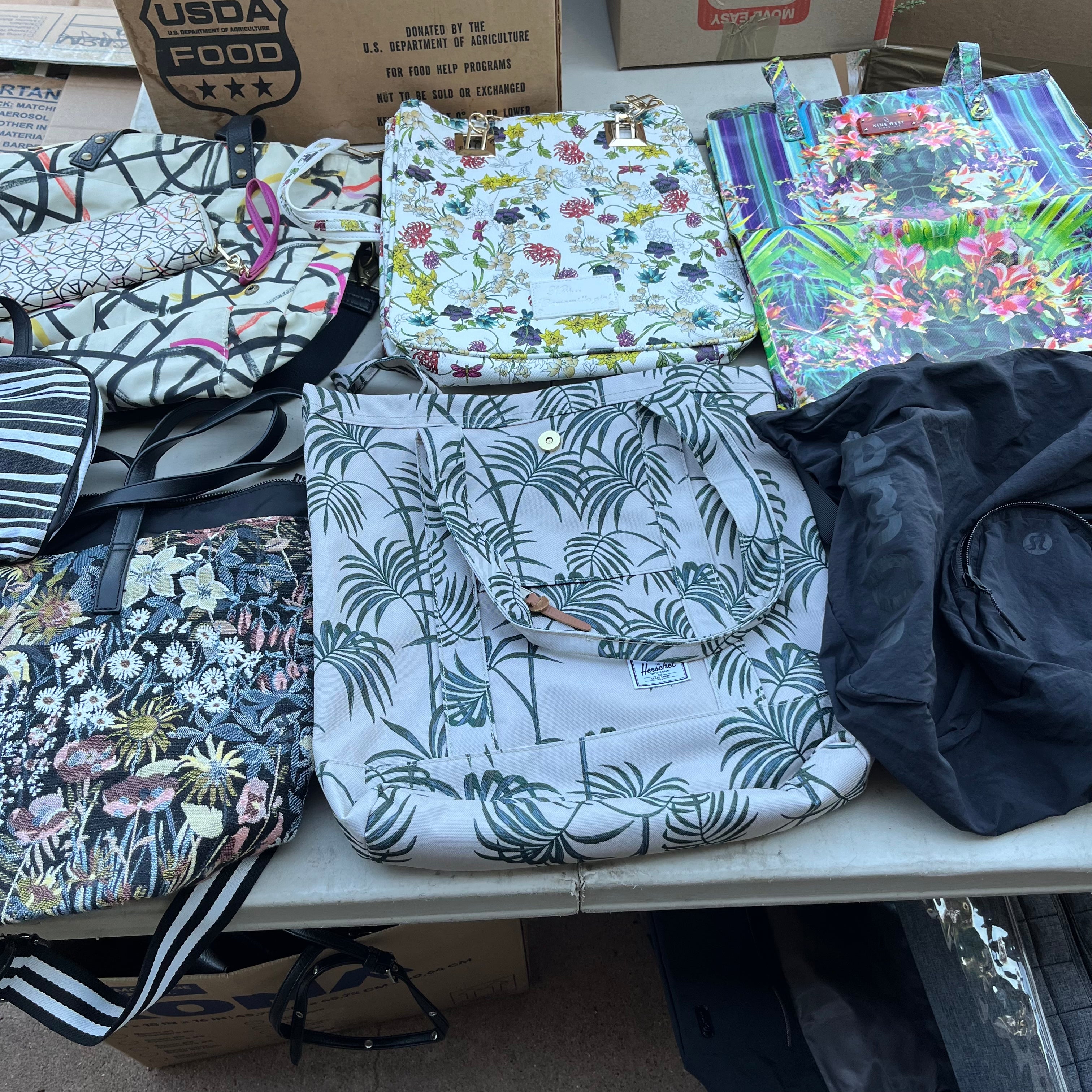 D604 Canvas bag grouping lot (Herschel and more)
