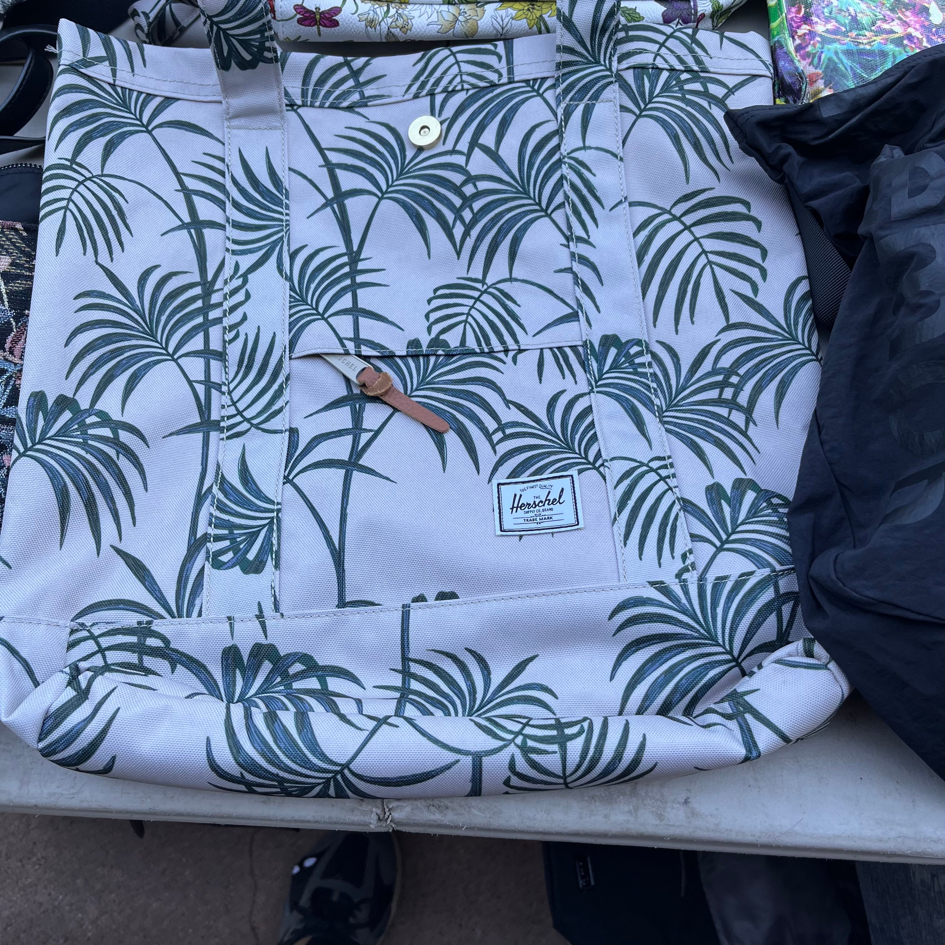 D604 Canvas bag grouping lot (Herschel and more)