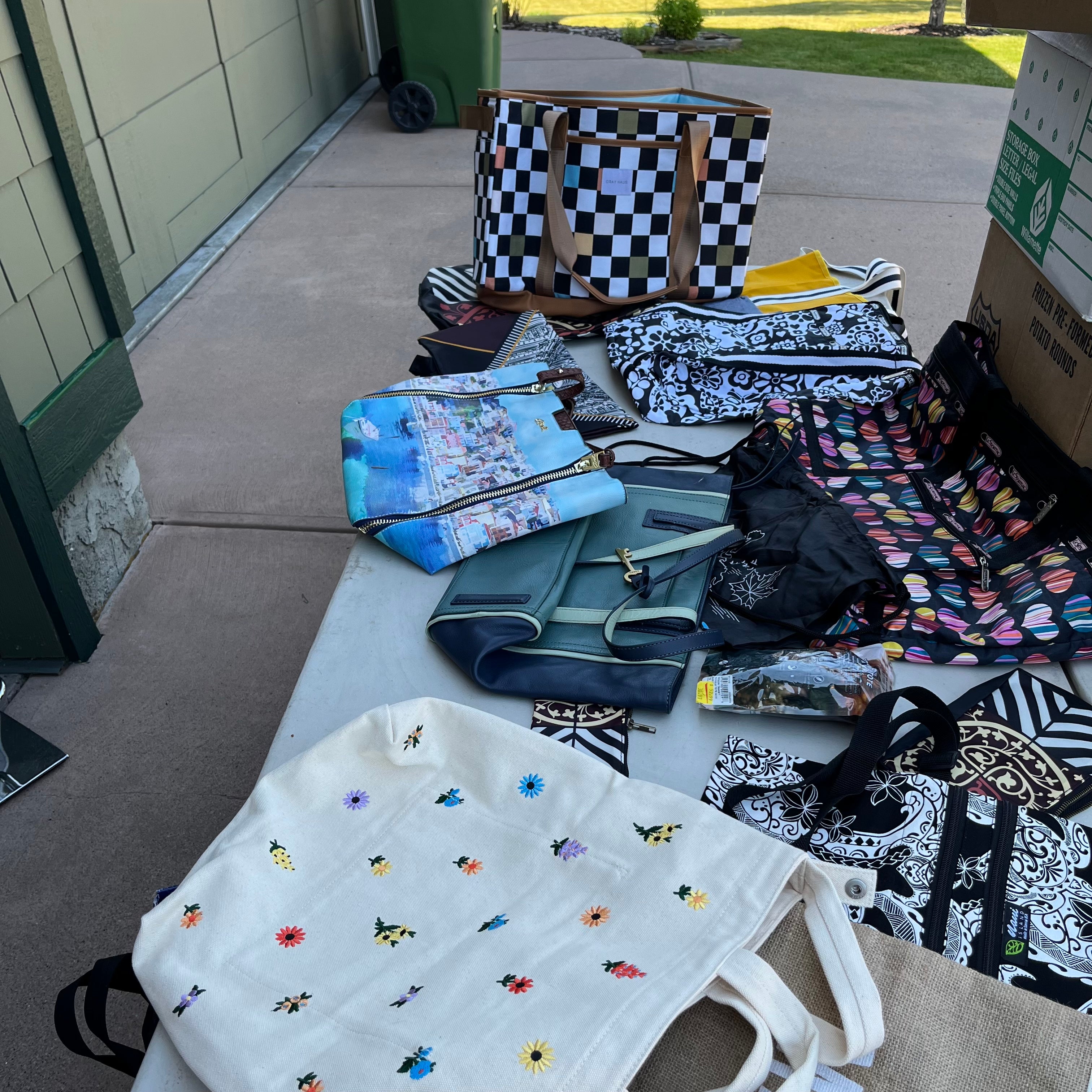 D606 Womens Tote style Bags Grouping (Coach, fossil and more)