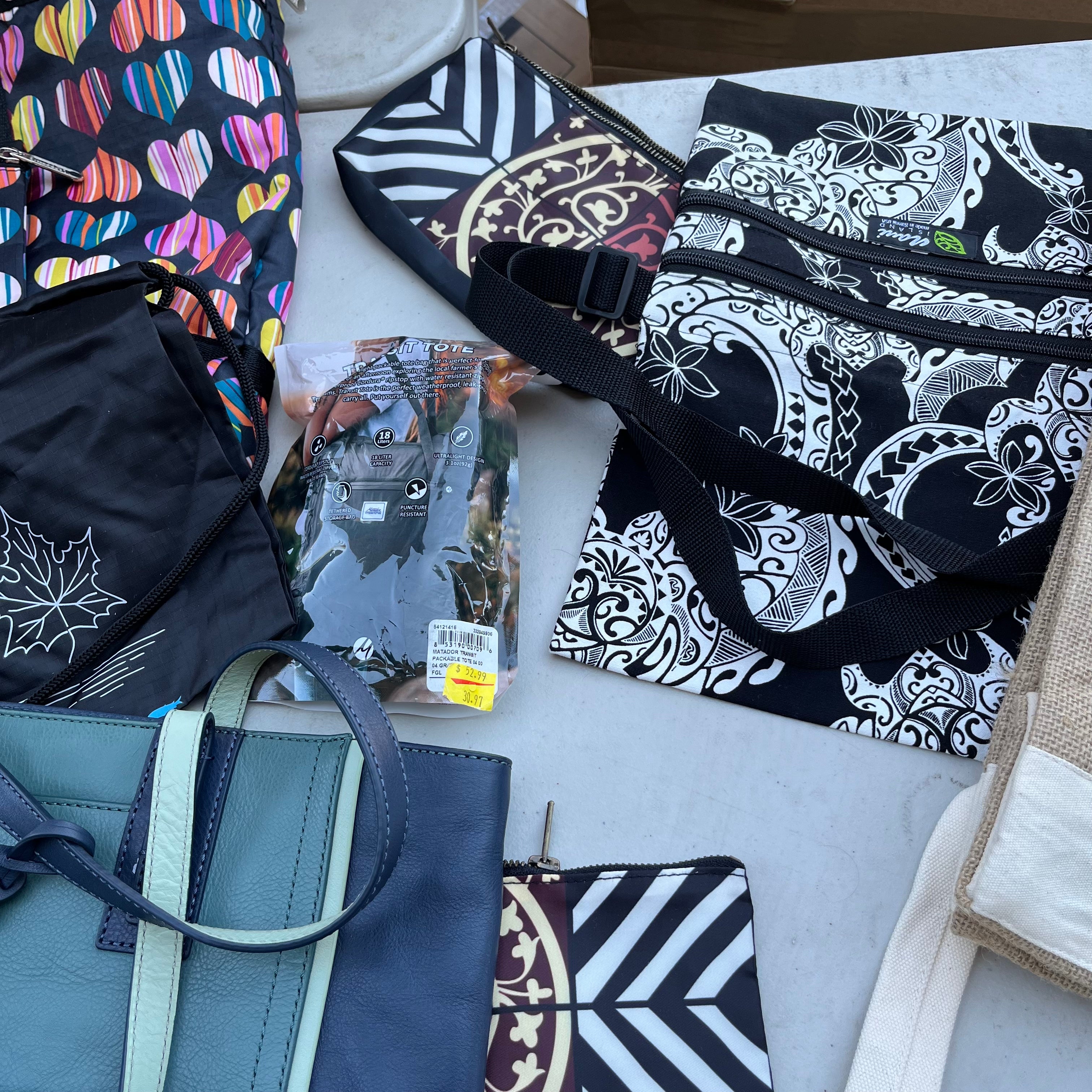 D606 Womens Tote style Bags Grouping (Coach, fossil and more)
