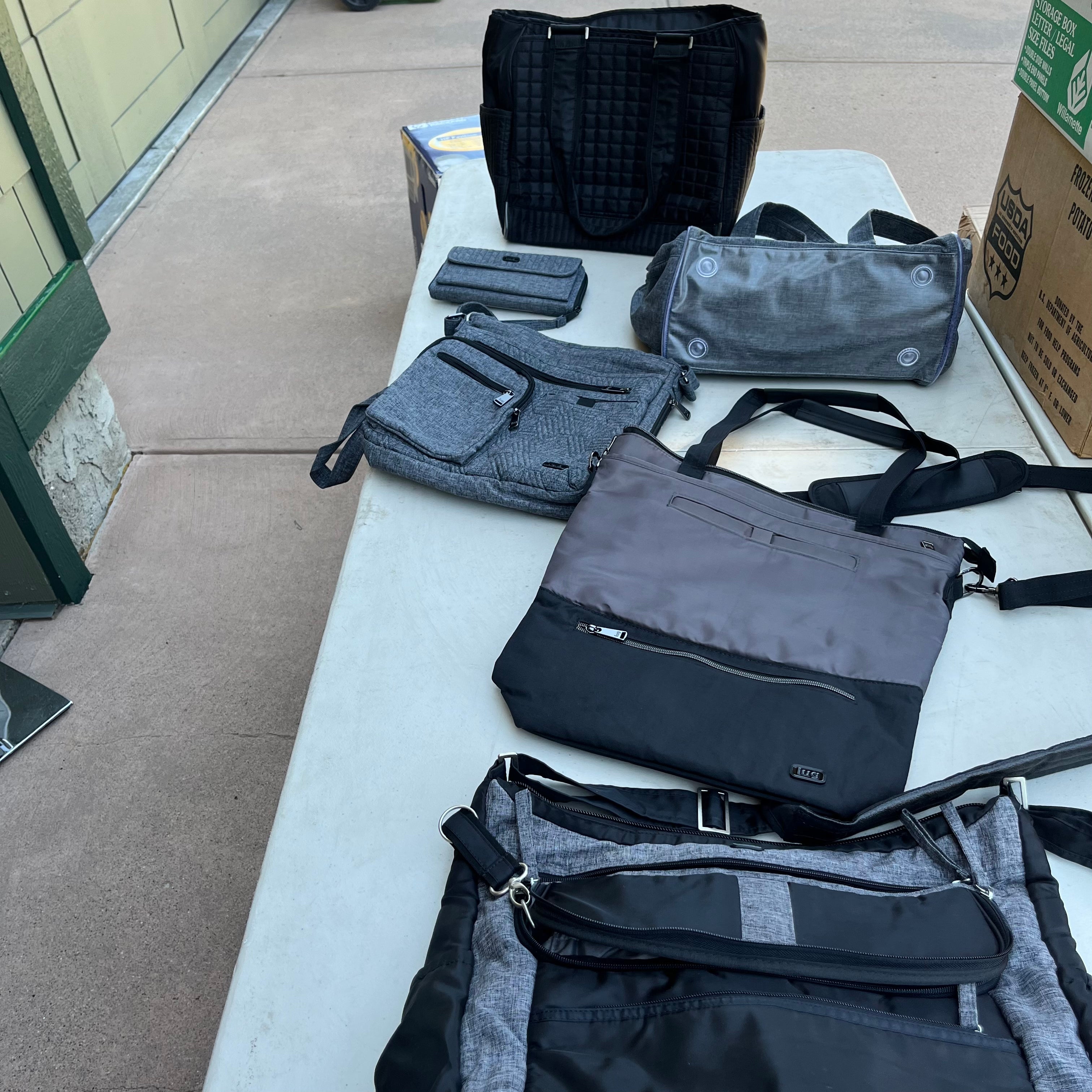 D607 Womens purse grouping (blacks and grays)