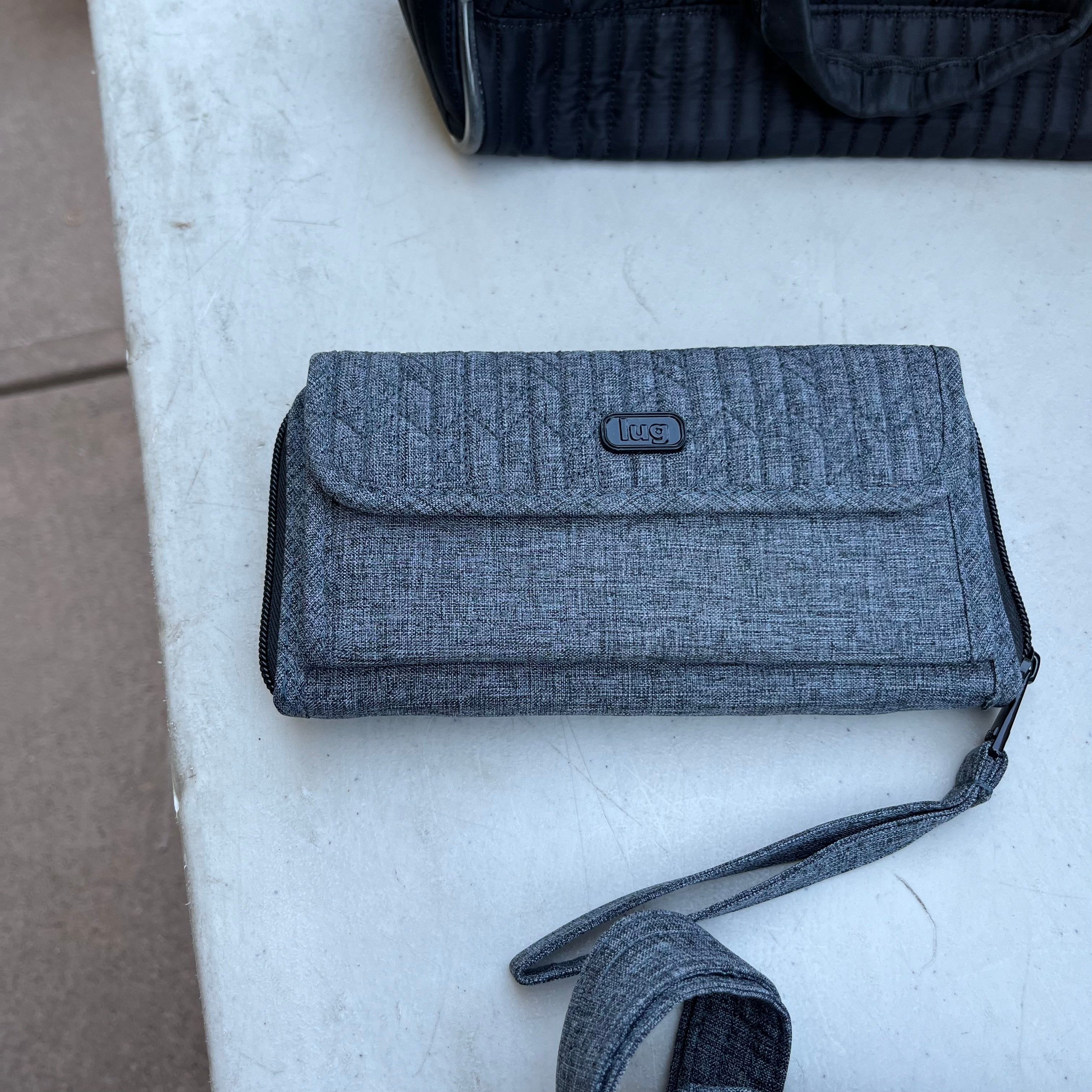 D607 Womens purse grouping (blacks and grays)