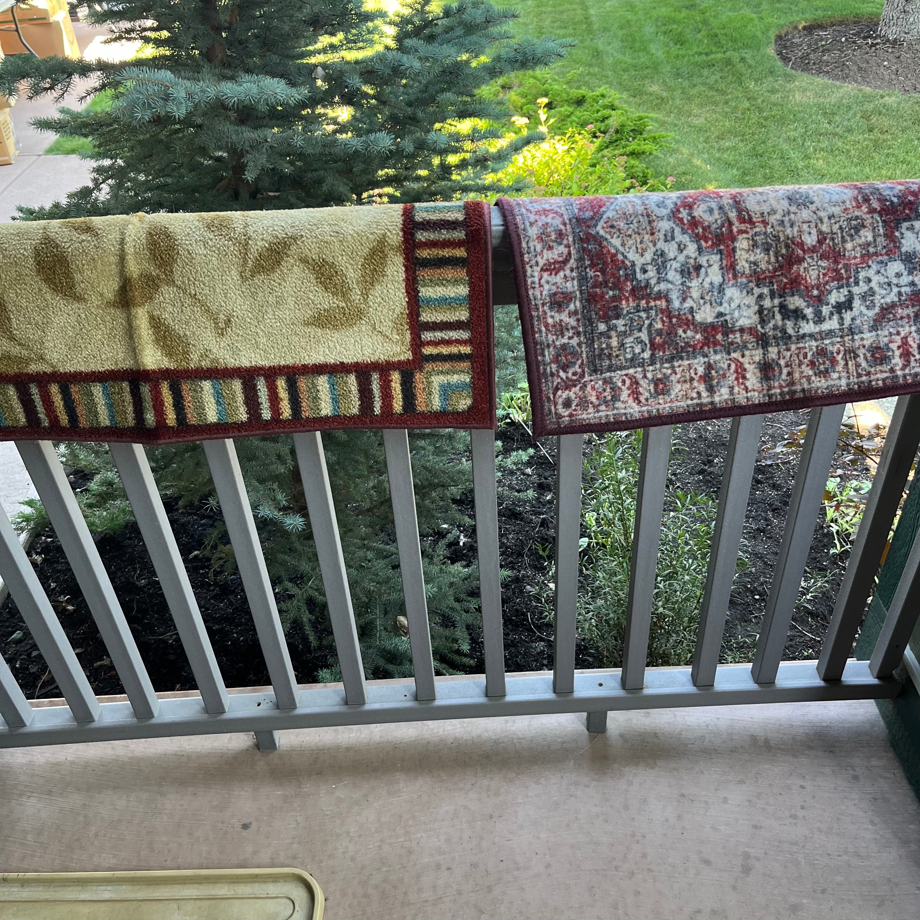 D613 Rug Grouping (Mohawk Accent 20" x 34" and Chenille mat, 24" x 36")