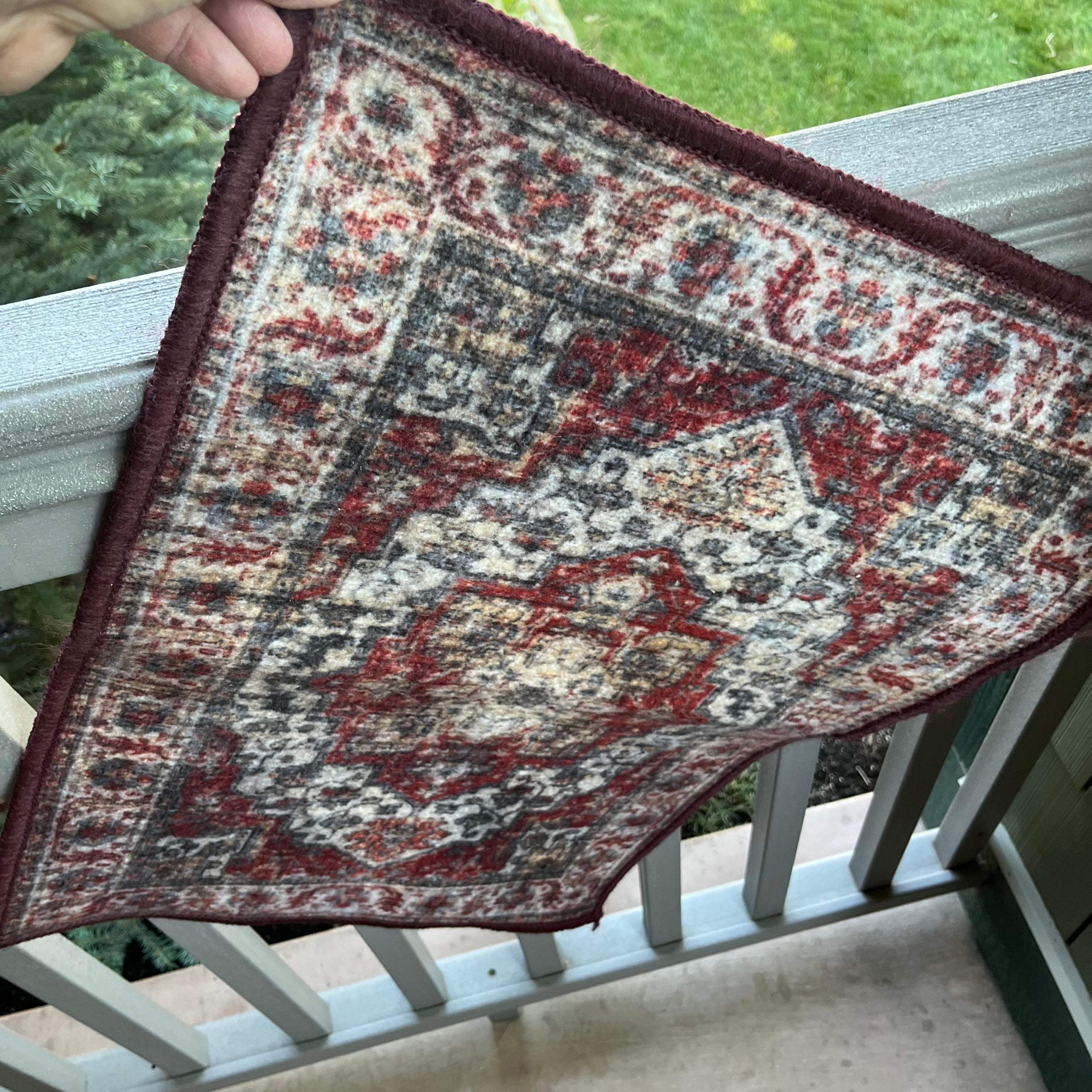 D613 Rug Grouping (Mohawk Accent 20" x 34" and Chenille mat, 24" x 36")