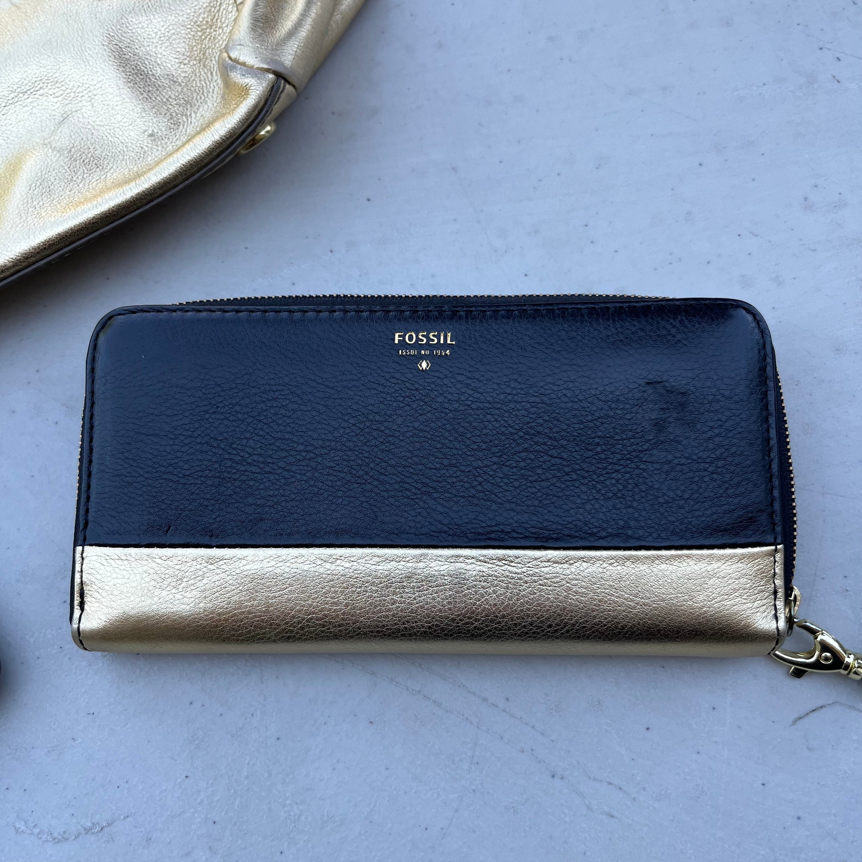 D617 Fossil Grouping (leather color block tote bag, zip around wallet and zip around pouch)