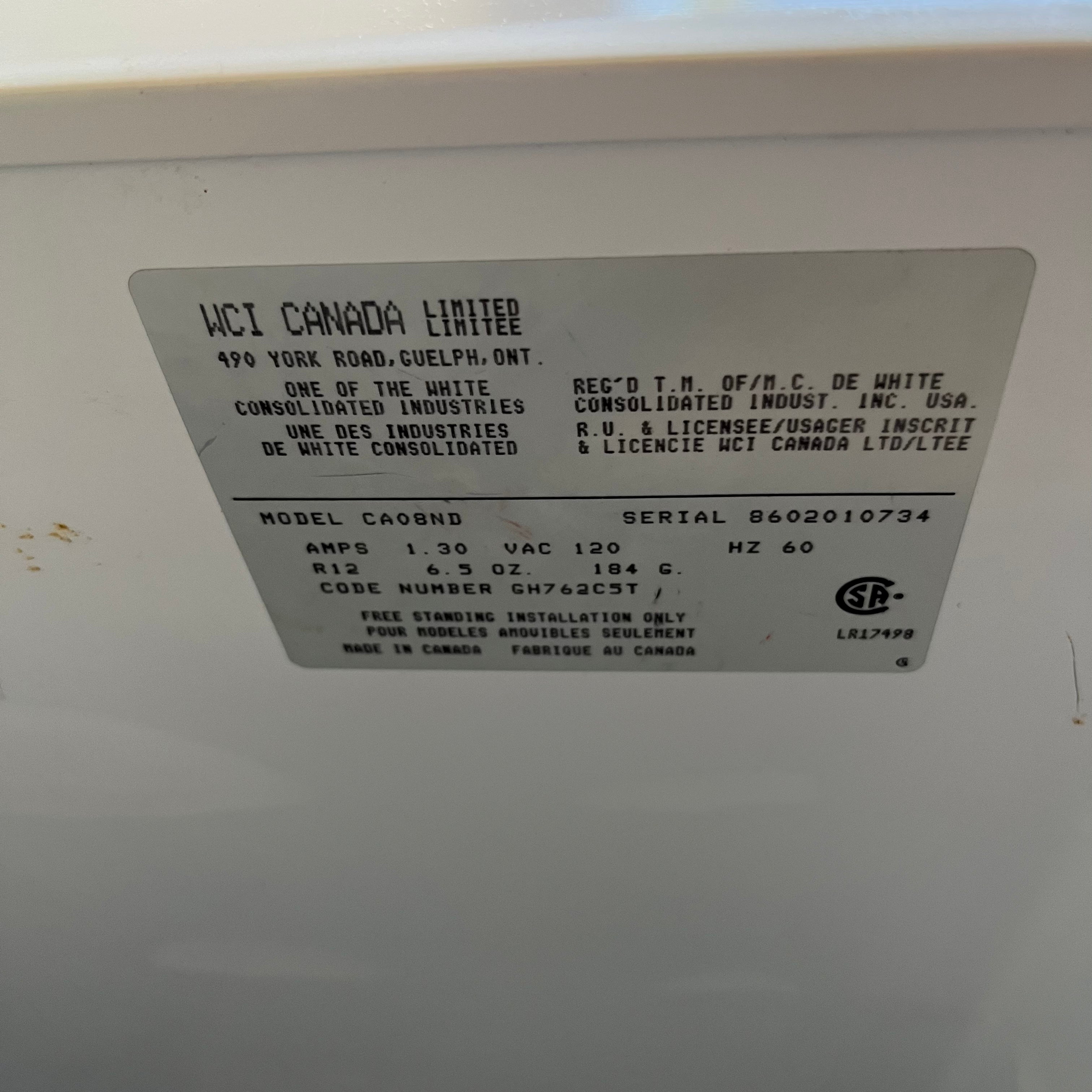 D620 White chest freezer (34" x 22" x 36")