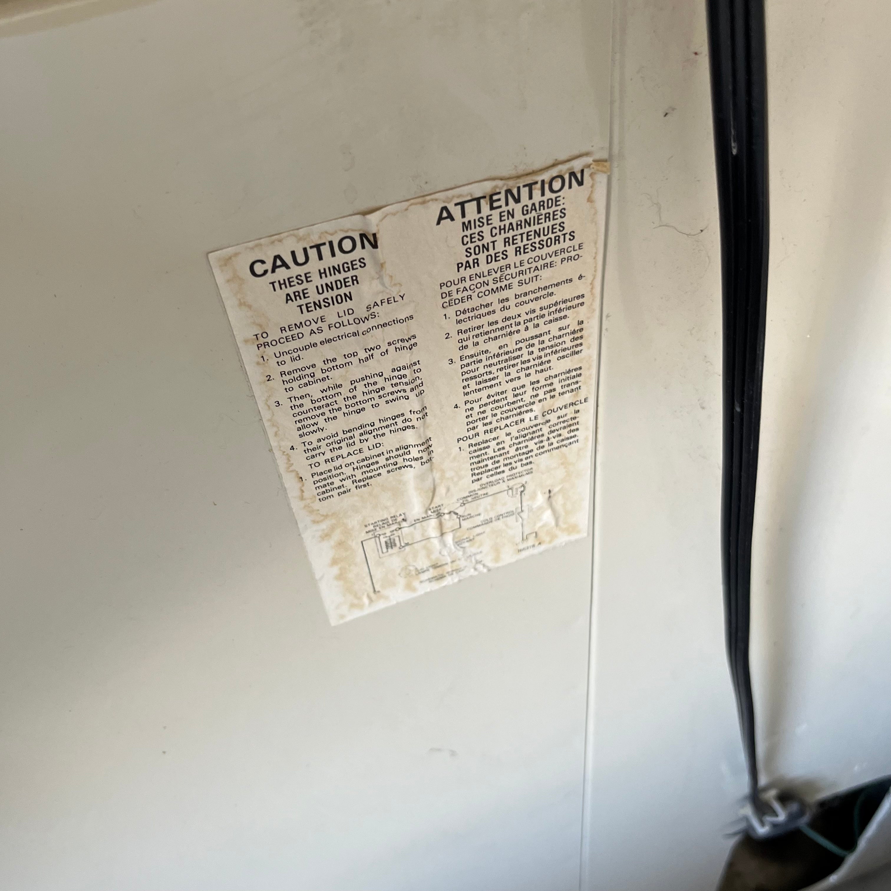 D620 White chest freezer (34" x 22" x 36")