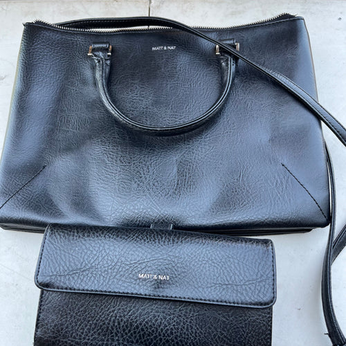D623 Matt & Nat Grouping (black leather purses and wallets)