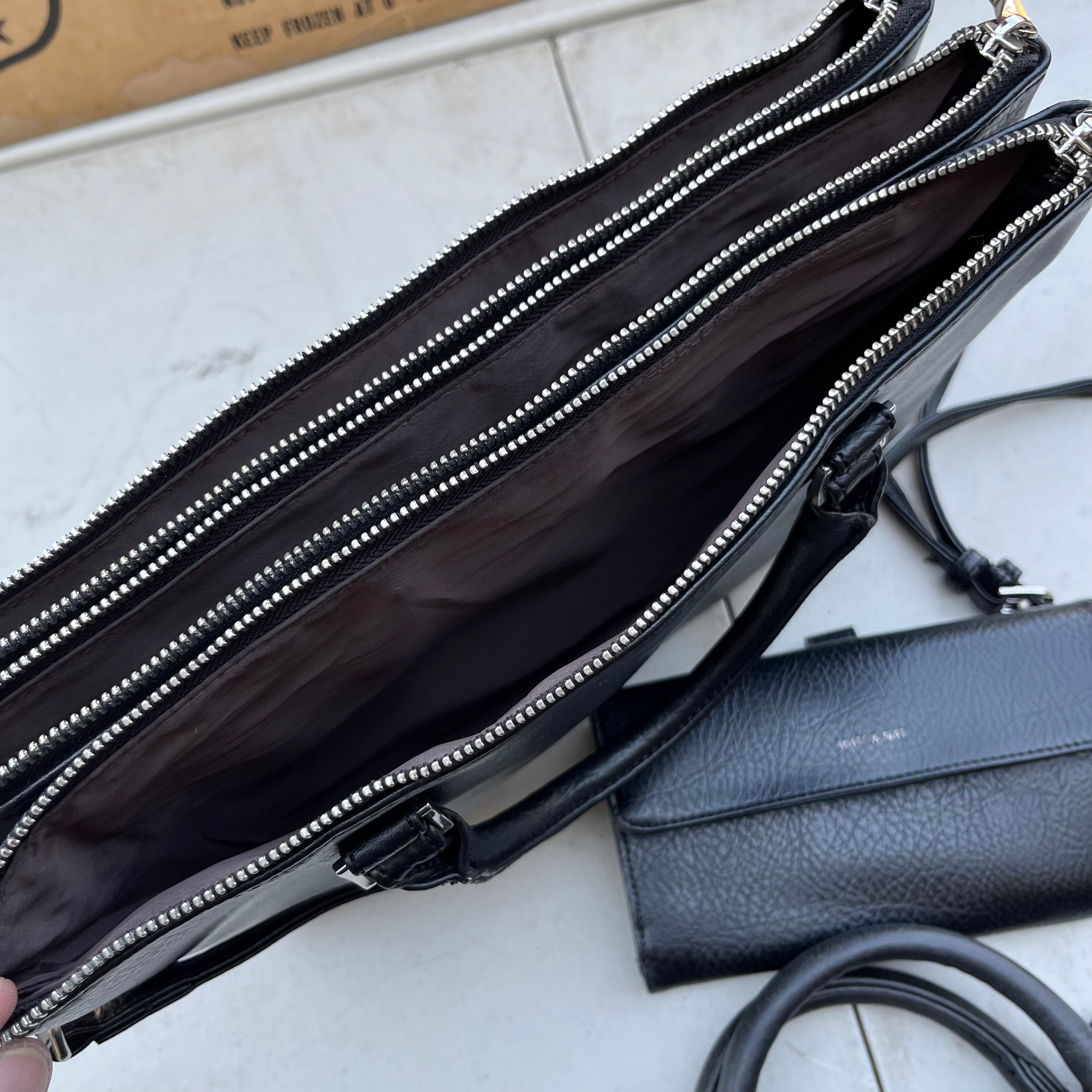 D623 Matt & Nat Grouping (black leather purses and wallets)