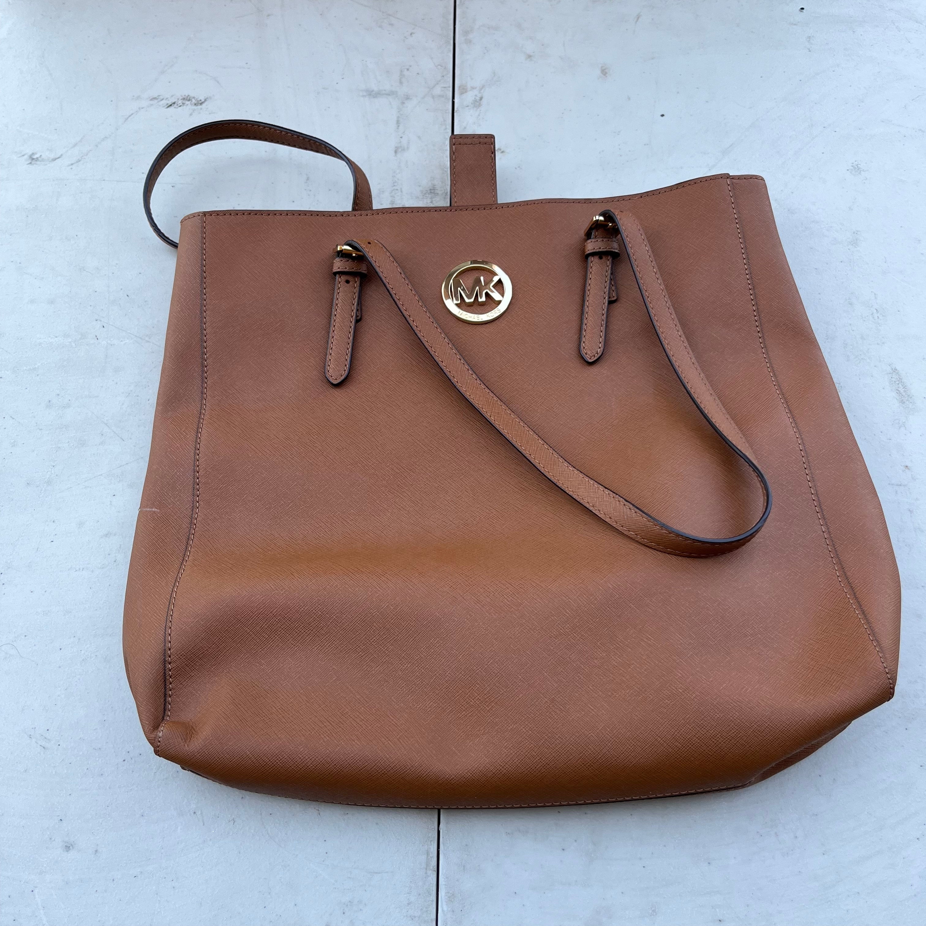 D625 Michael Kors brown leather handbag with gold detail