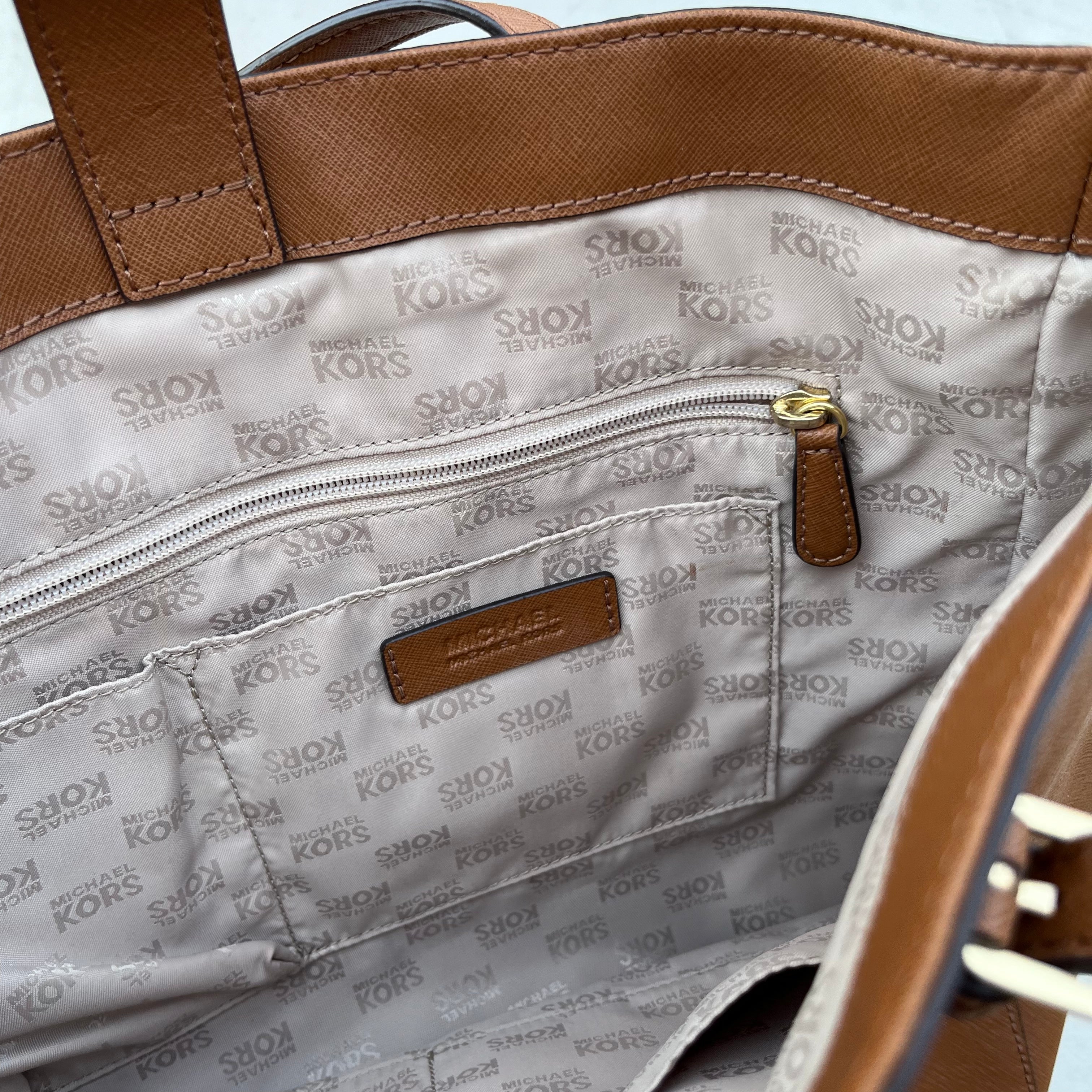 D625 Michael Kors brown leather handbag with gold detail