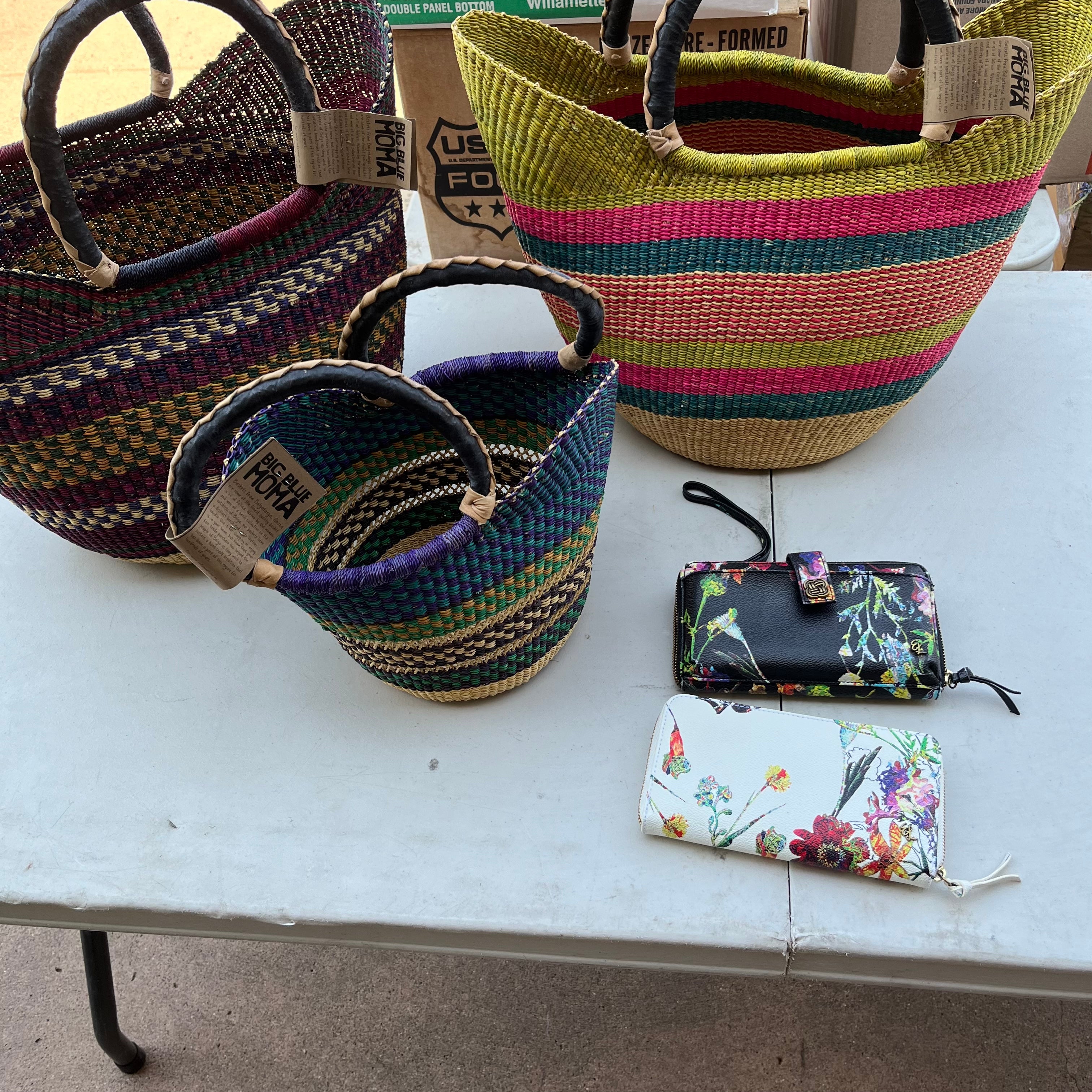 D628 Big Blue mama and more handbags Grouping