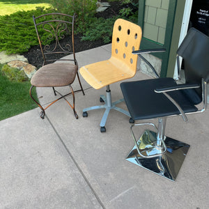 D639 3 completely different chairs