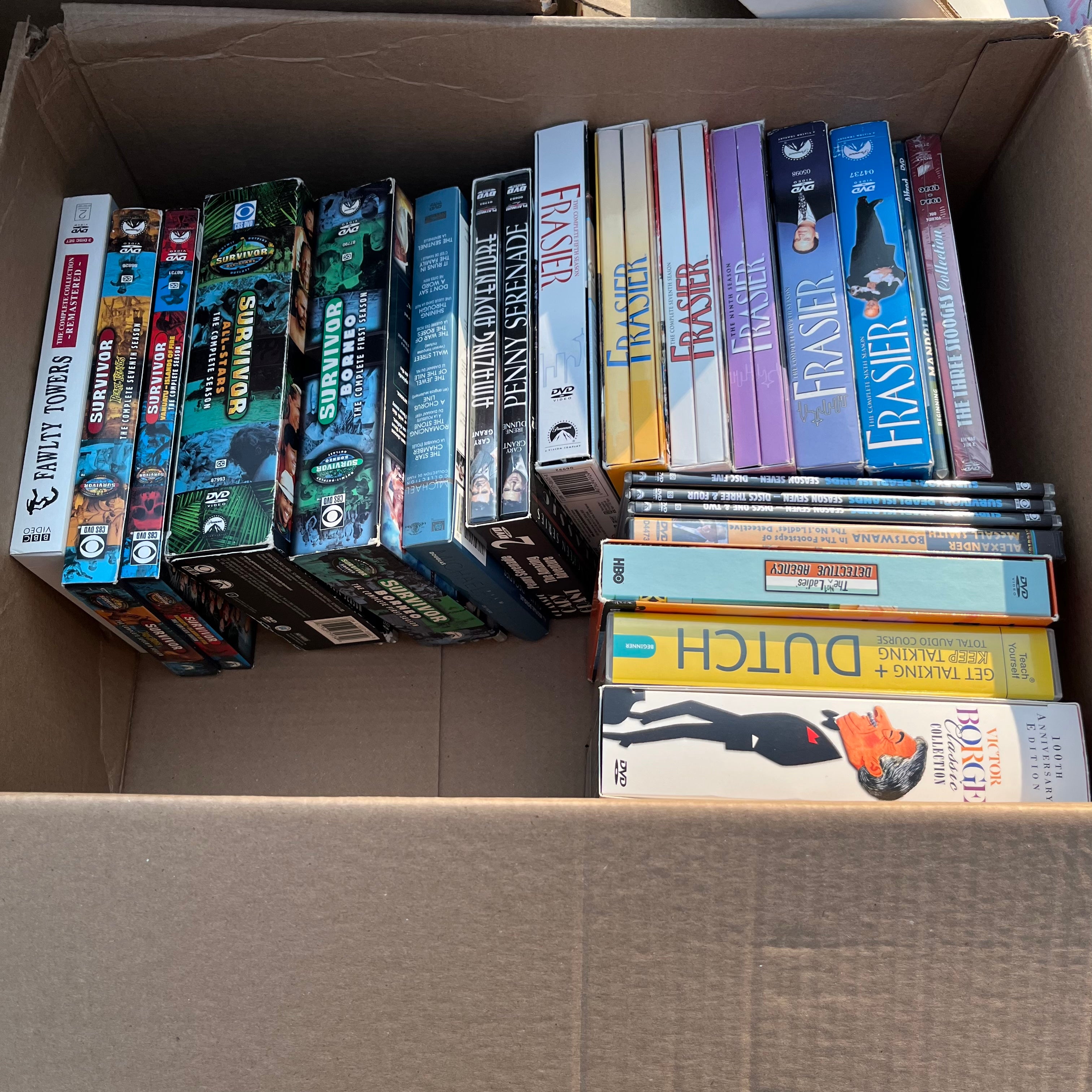 D643 Huge grouping of movies (table not included)