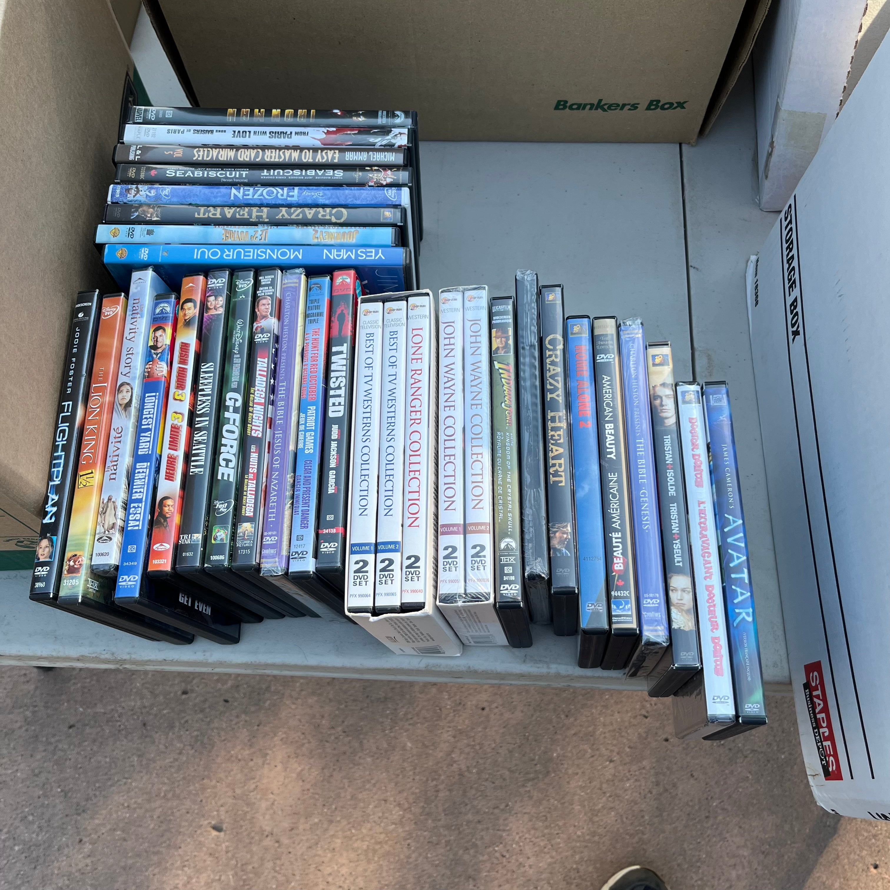 D643 Huge grouping of movies (table not included)