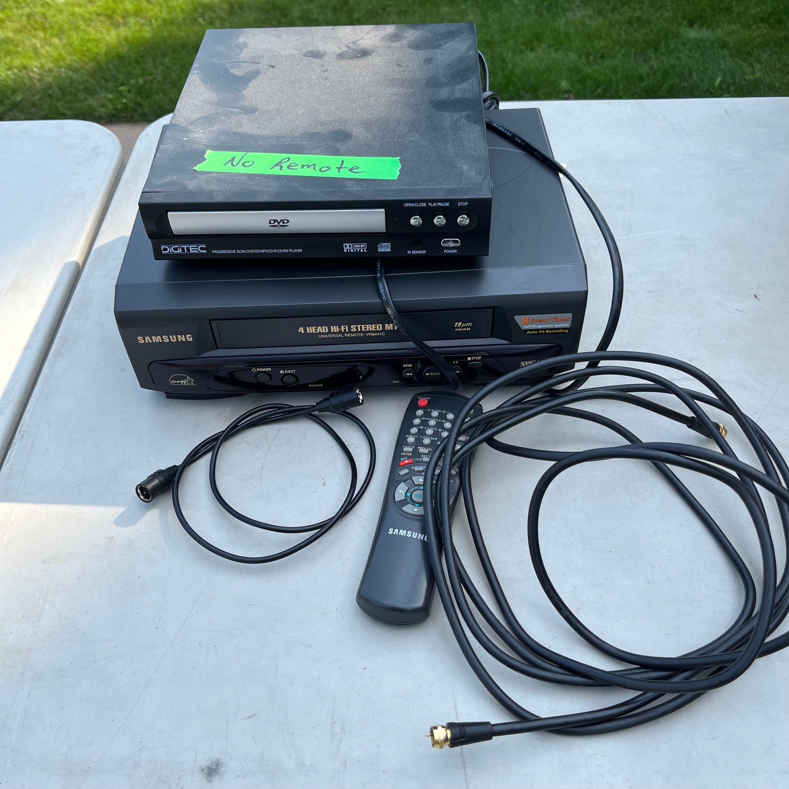 D652 VHS and DVD players (1 has no remote)