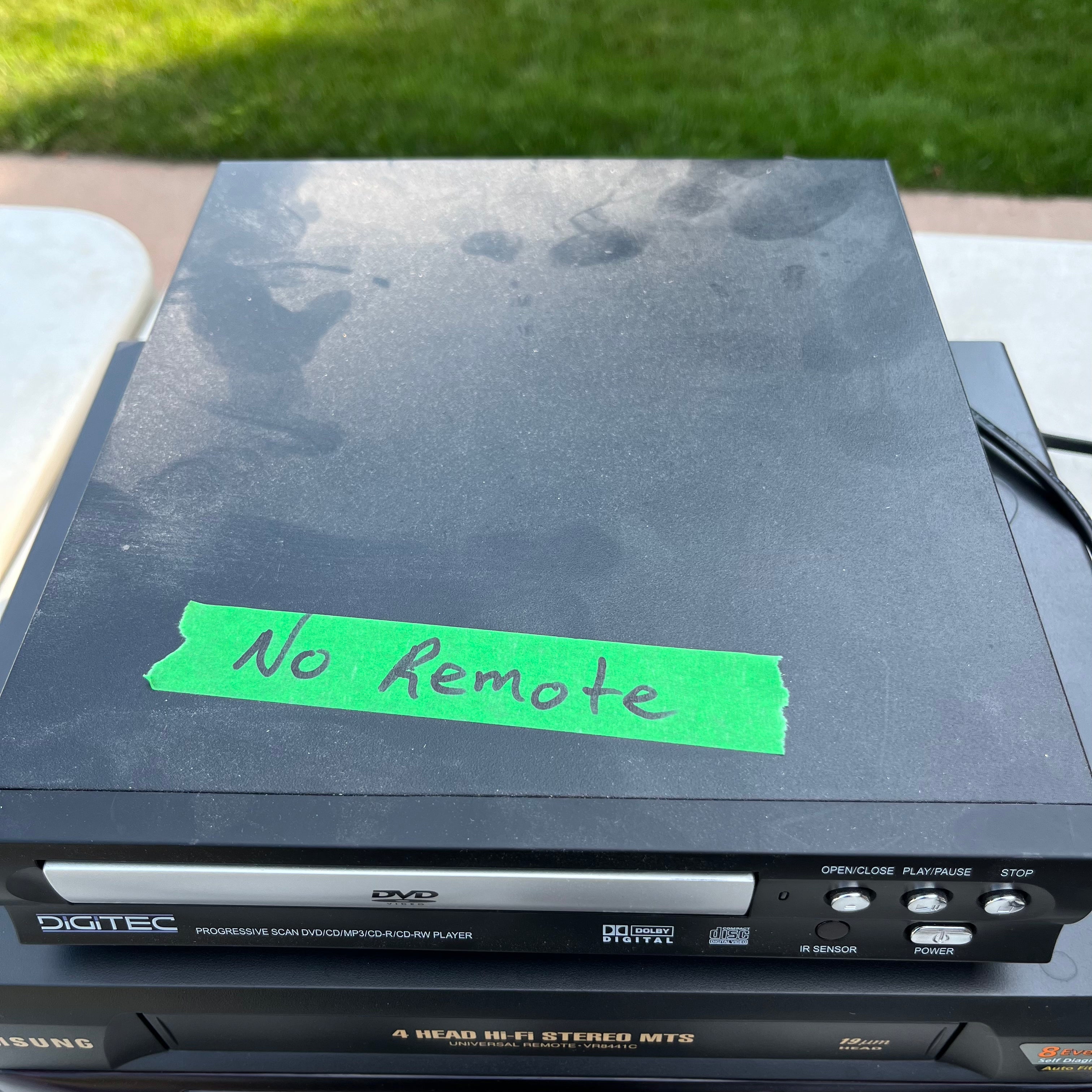 D652 VHS and DVD players (1 has no remote)