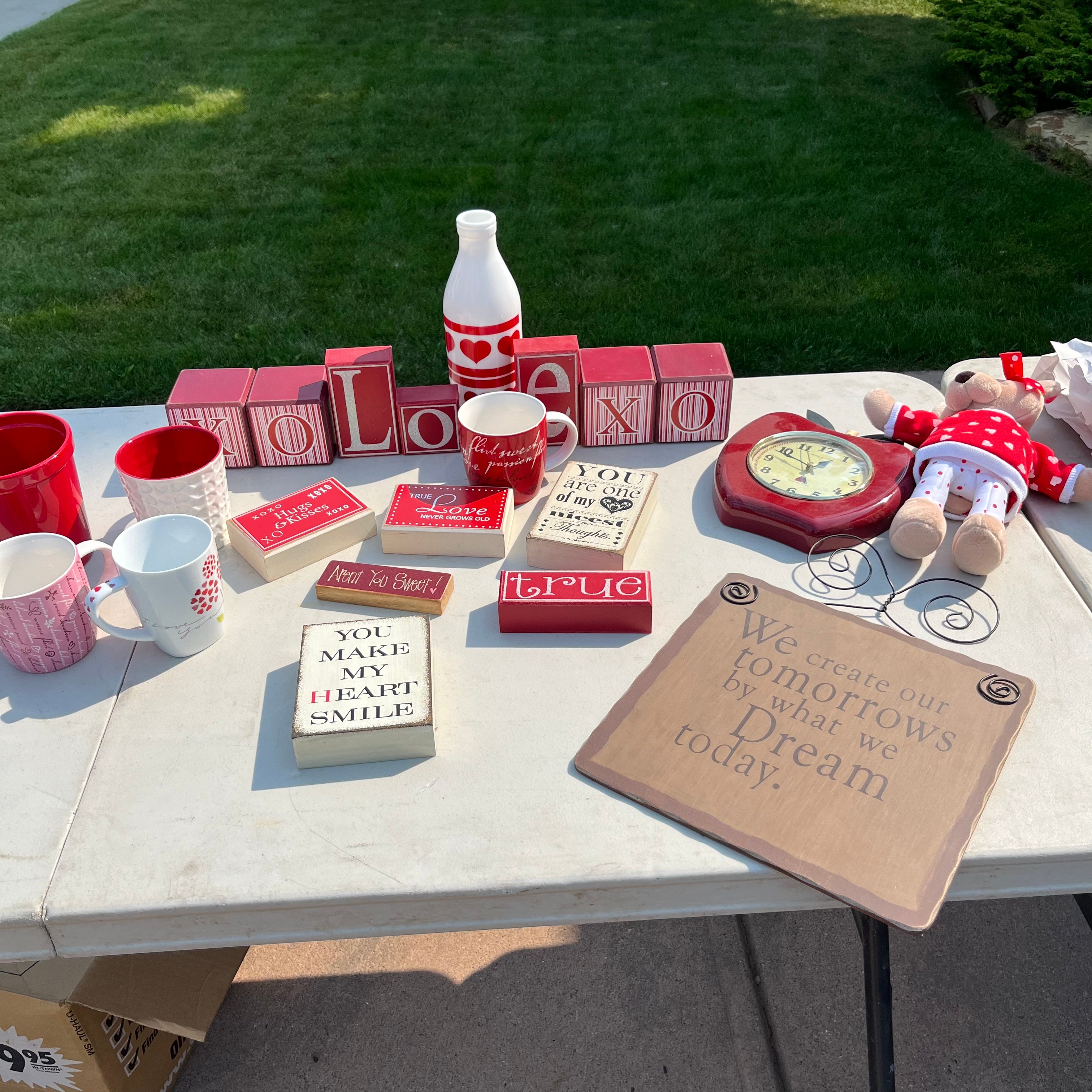 D657 Decor and more grouping (red themed)