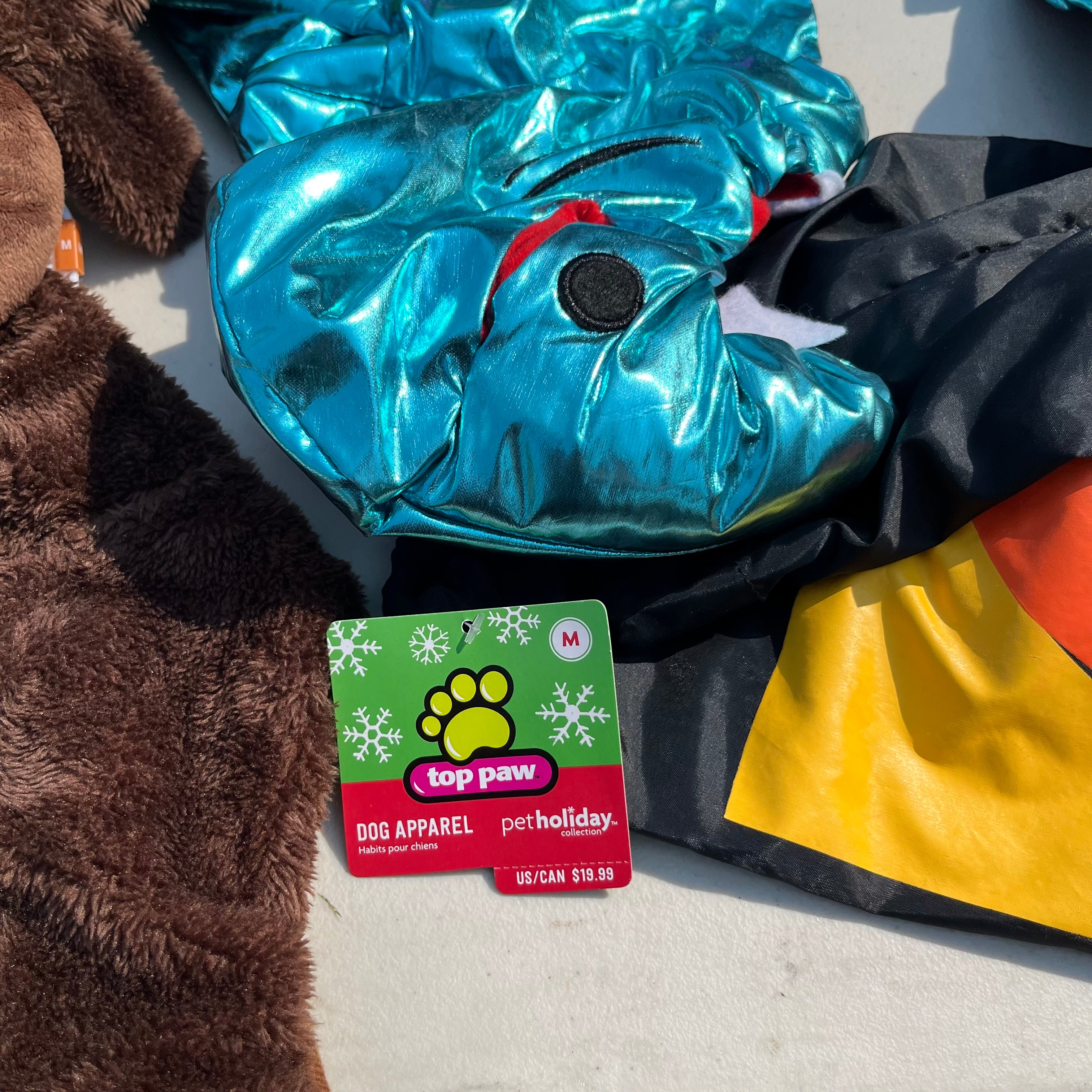 D659 Dog costumes grouping (tables not included)