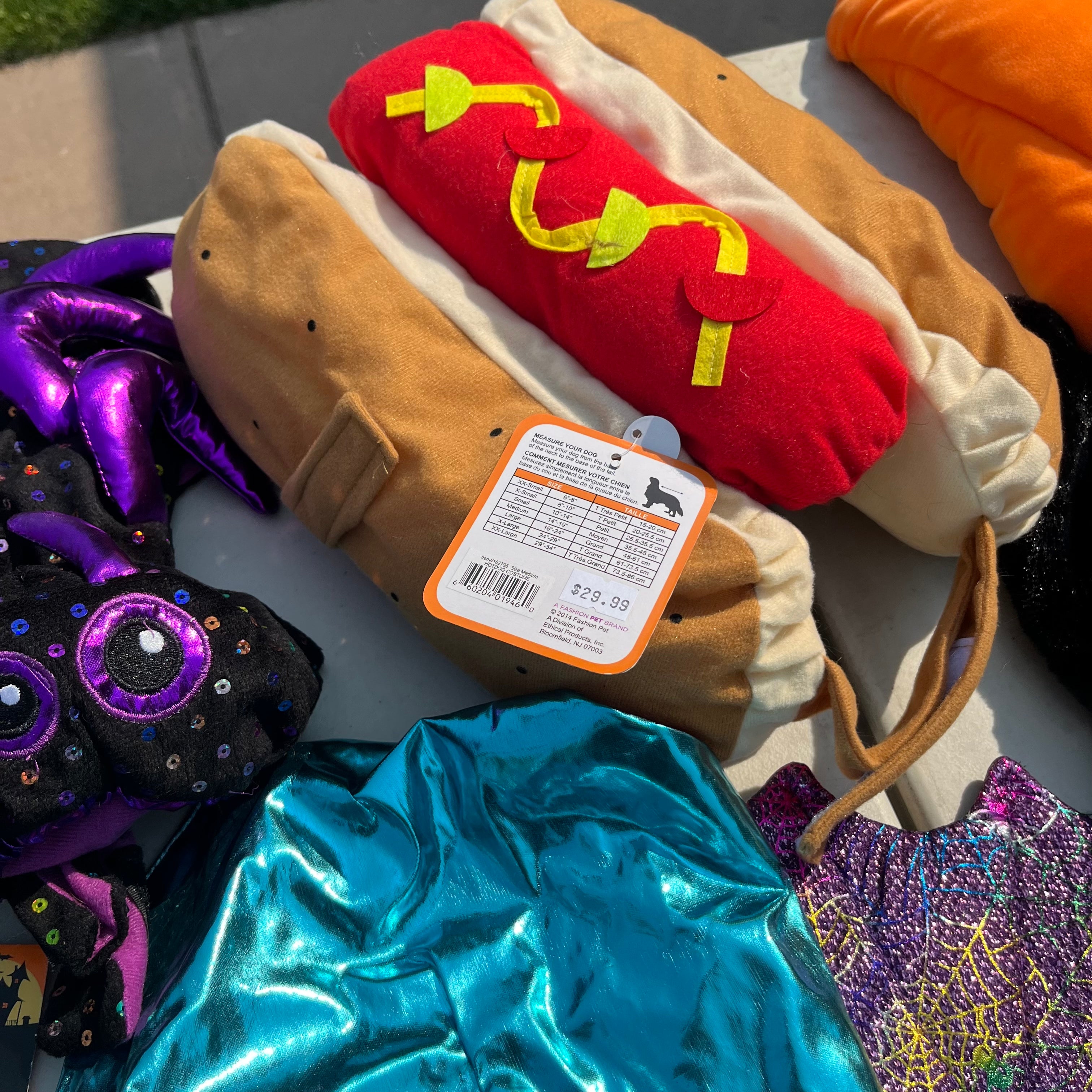 D659 Dog costumes grouping (tables not included)