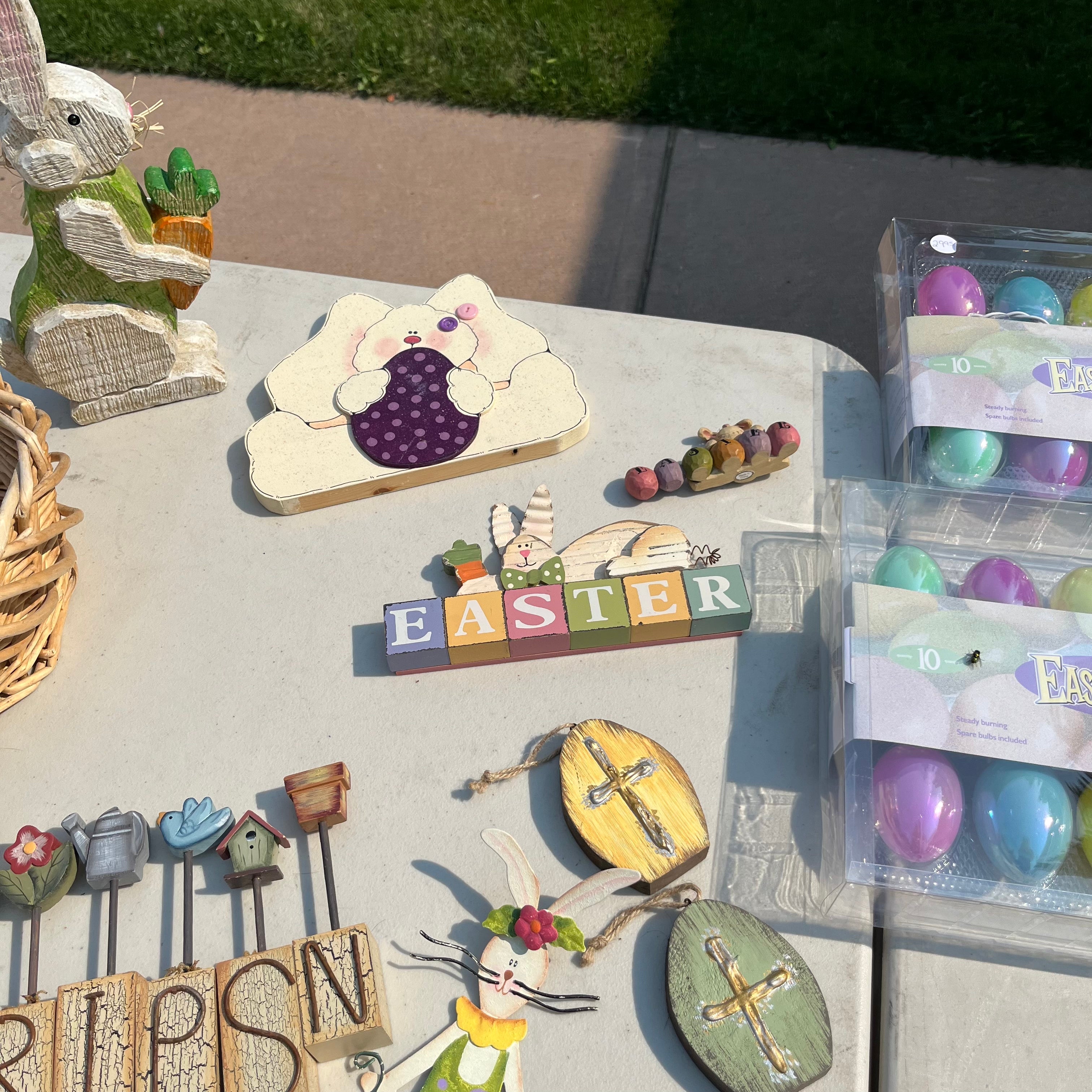 D662 Easter Decor grouping