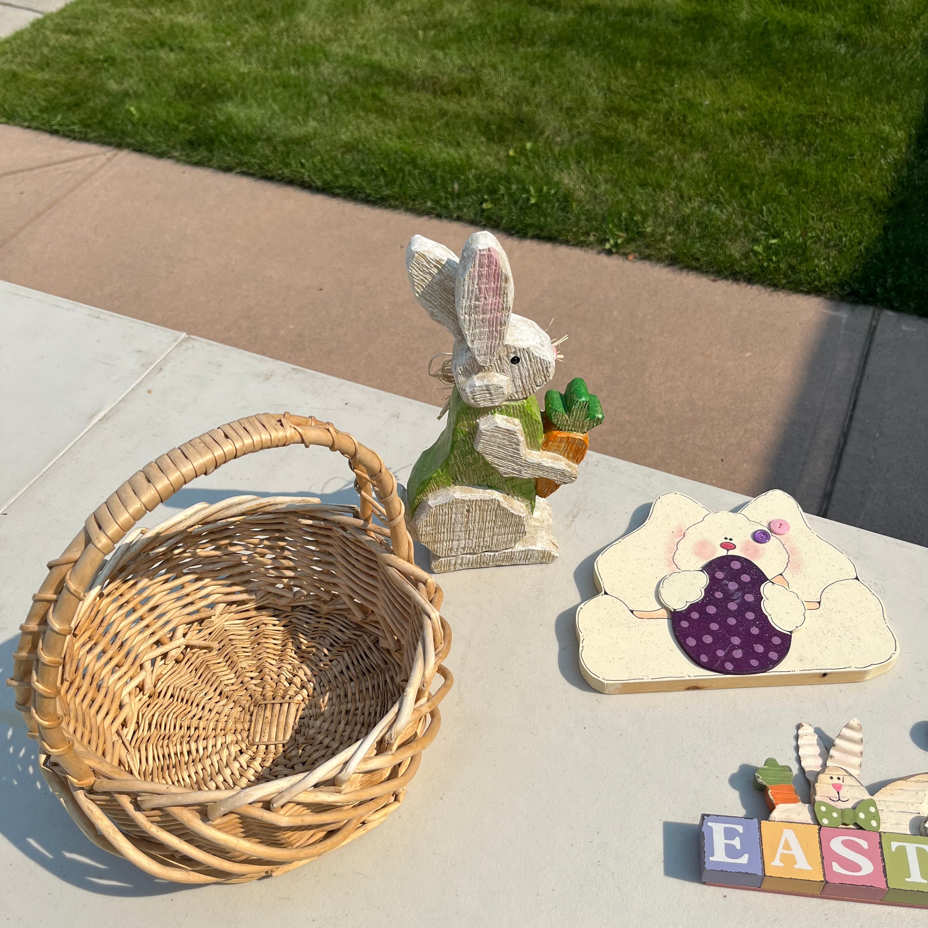 D662 Easter Decor grouping