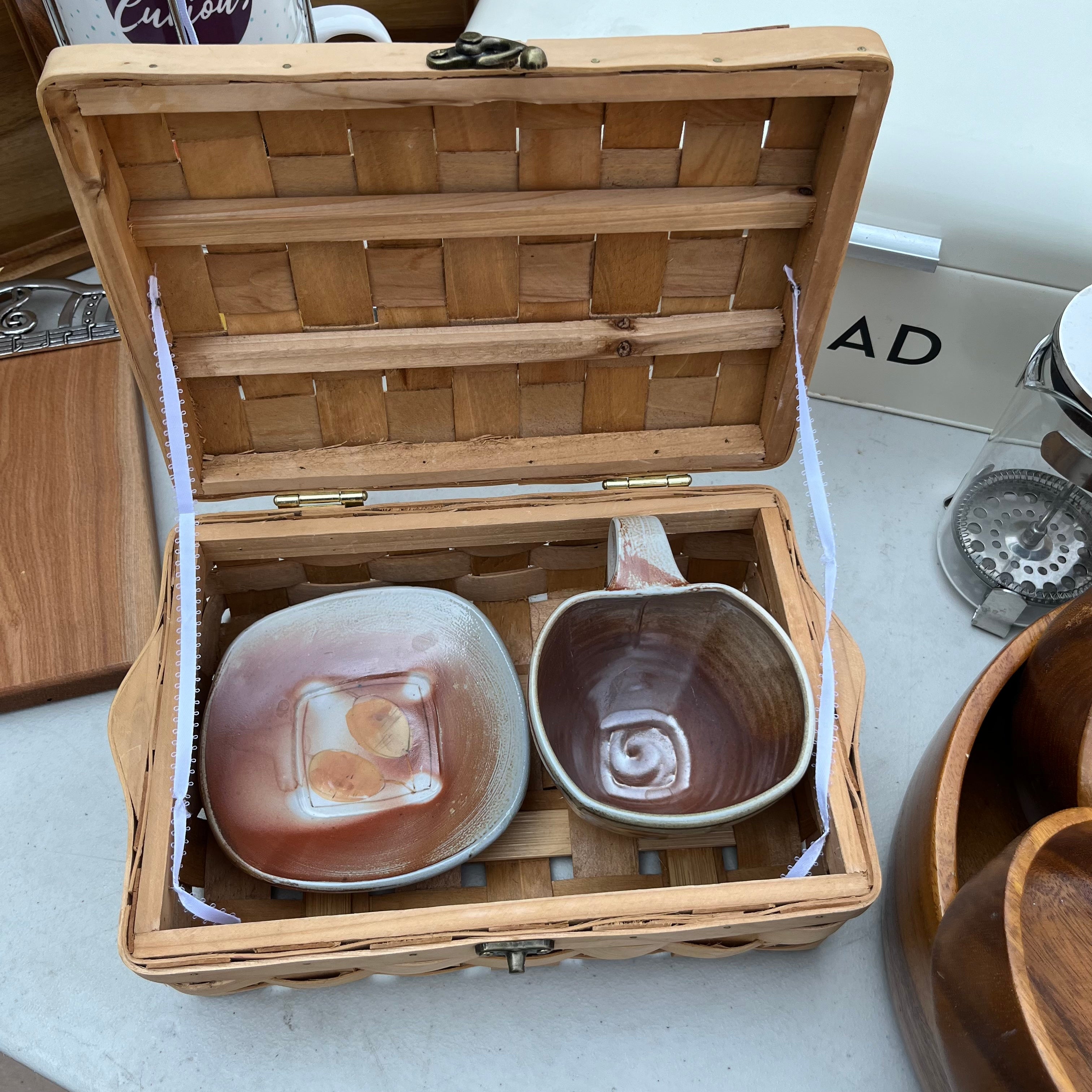 D665 Kitchen Grouping (Tin bread box and more)