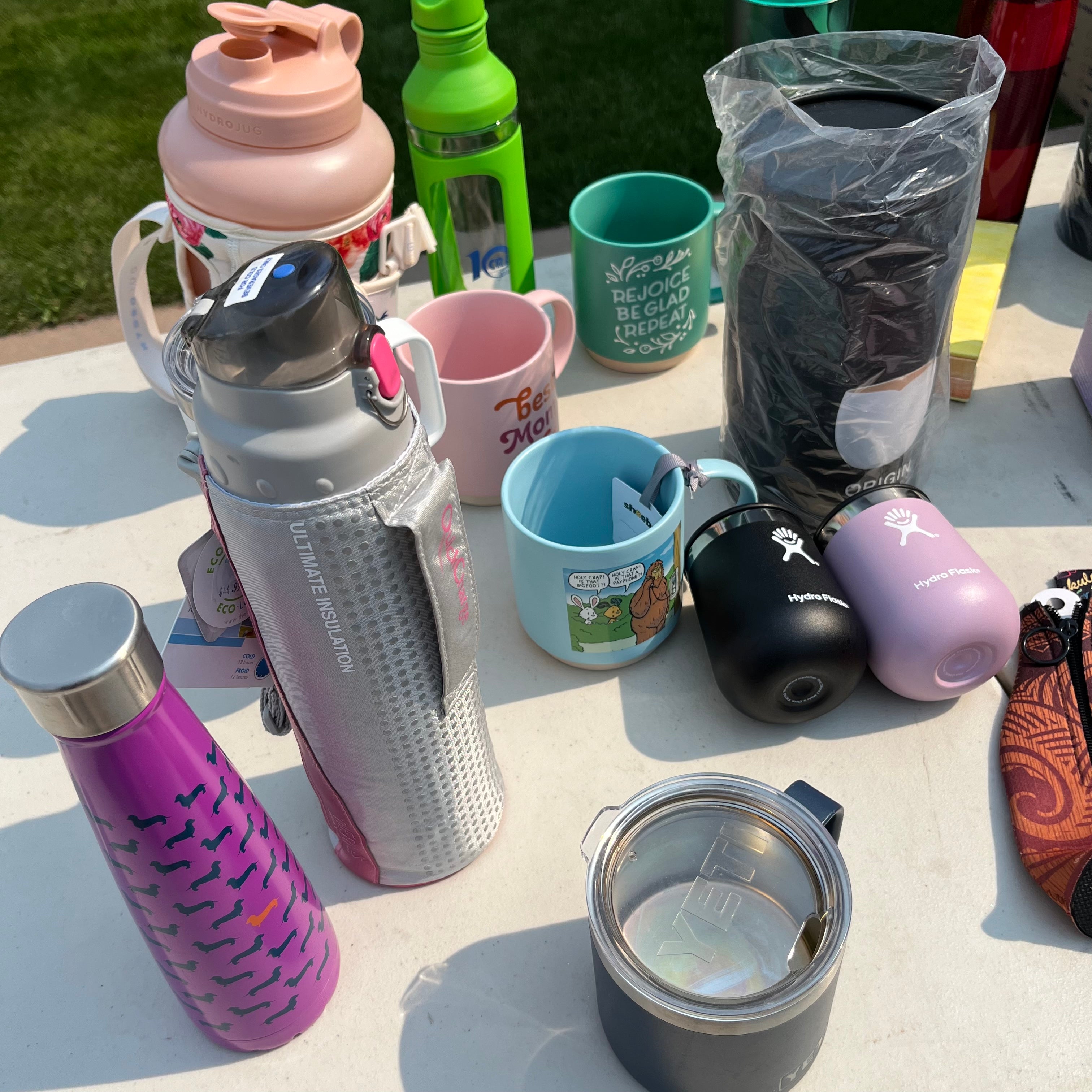 D667 Variety of mugs