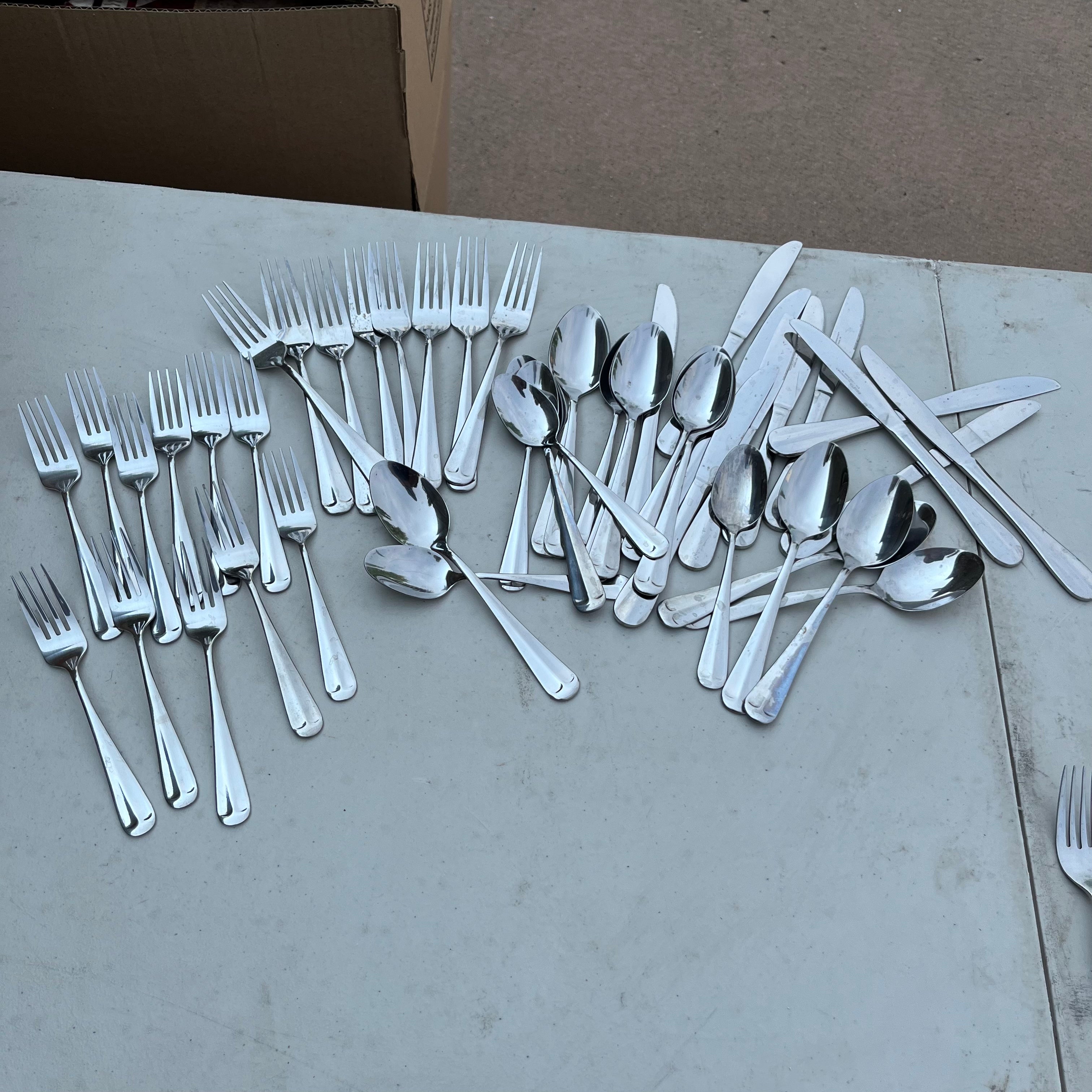 D668 2 Patterns of flatware