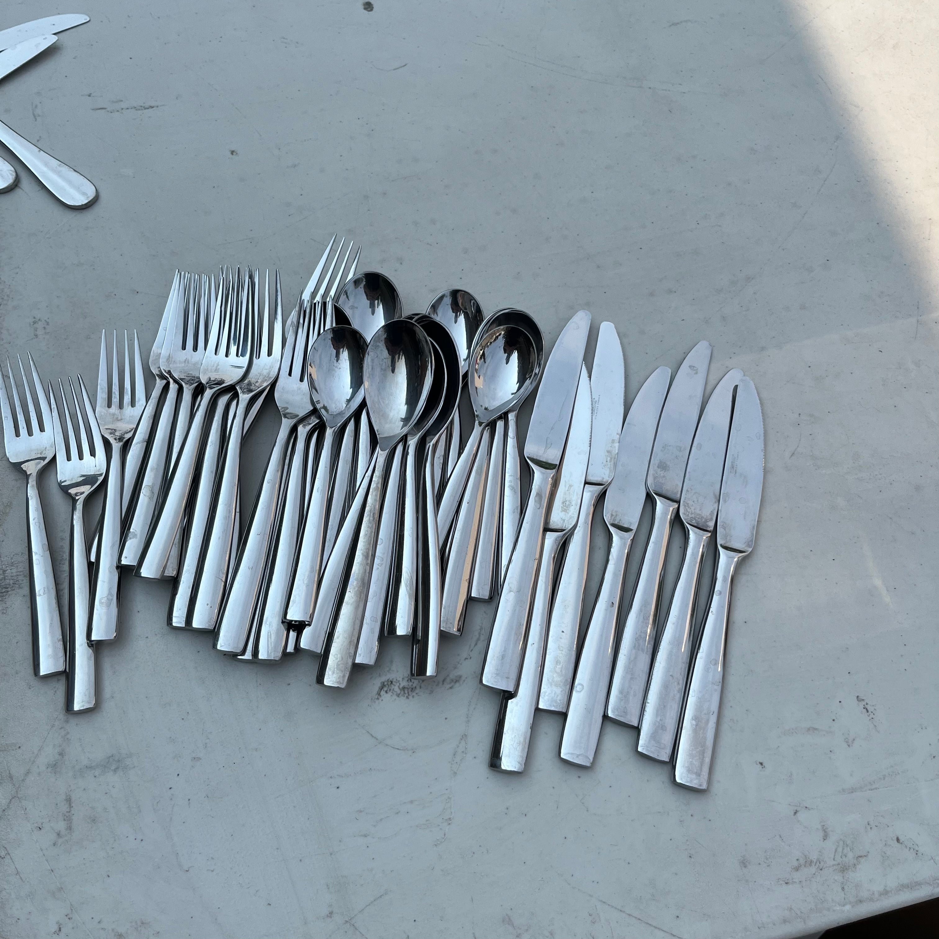 D668 2 Patterns of flatware