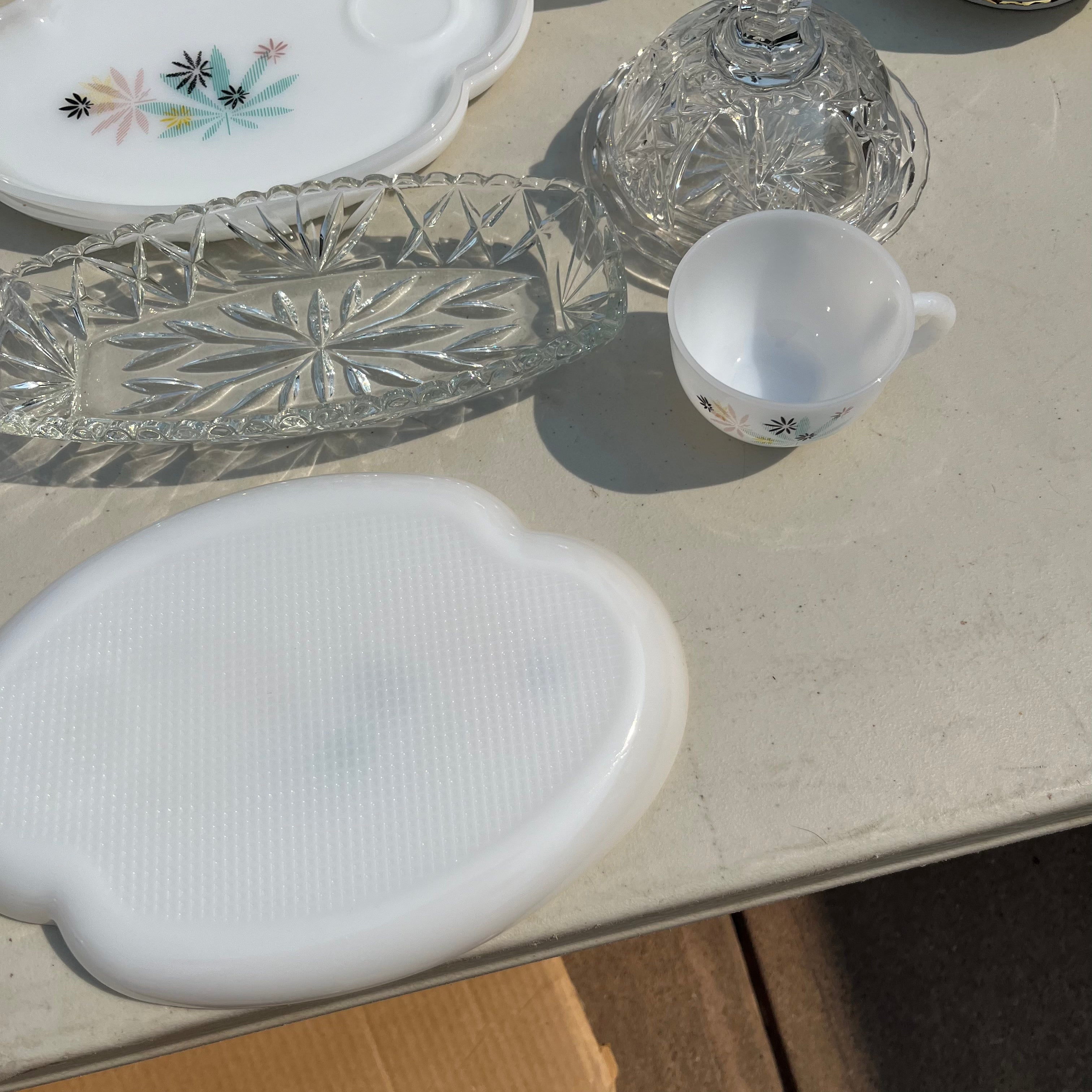 D669 Vintage grouping (tea time and more)