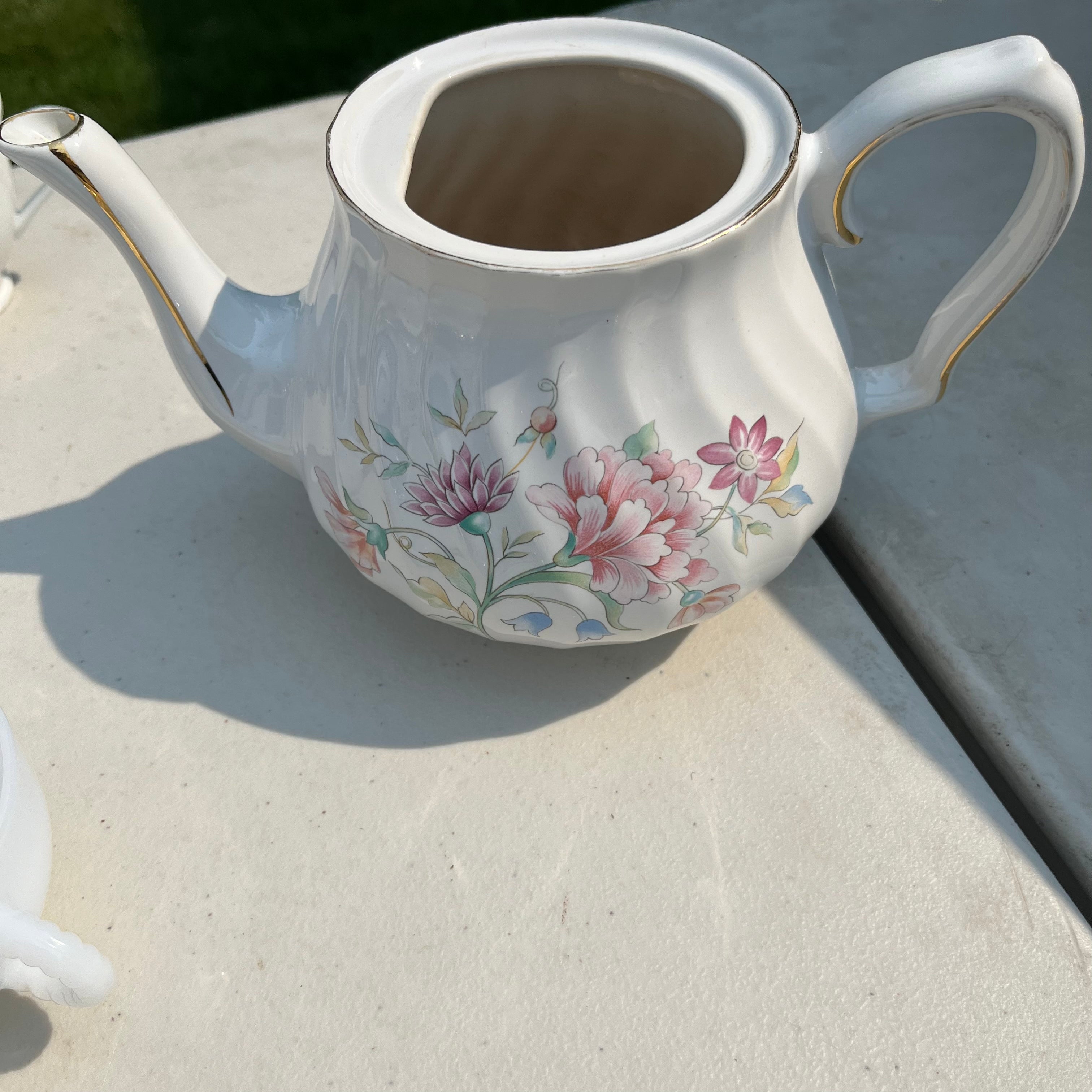 D669 Vintage grouping (tea time and more)