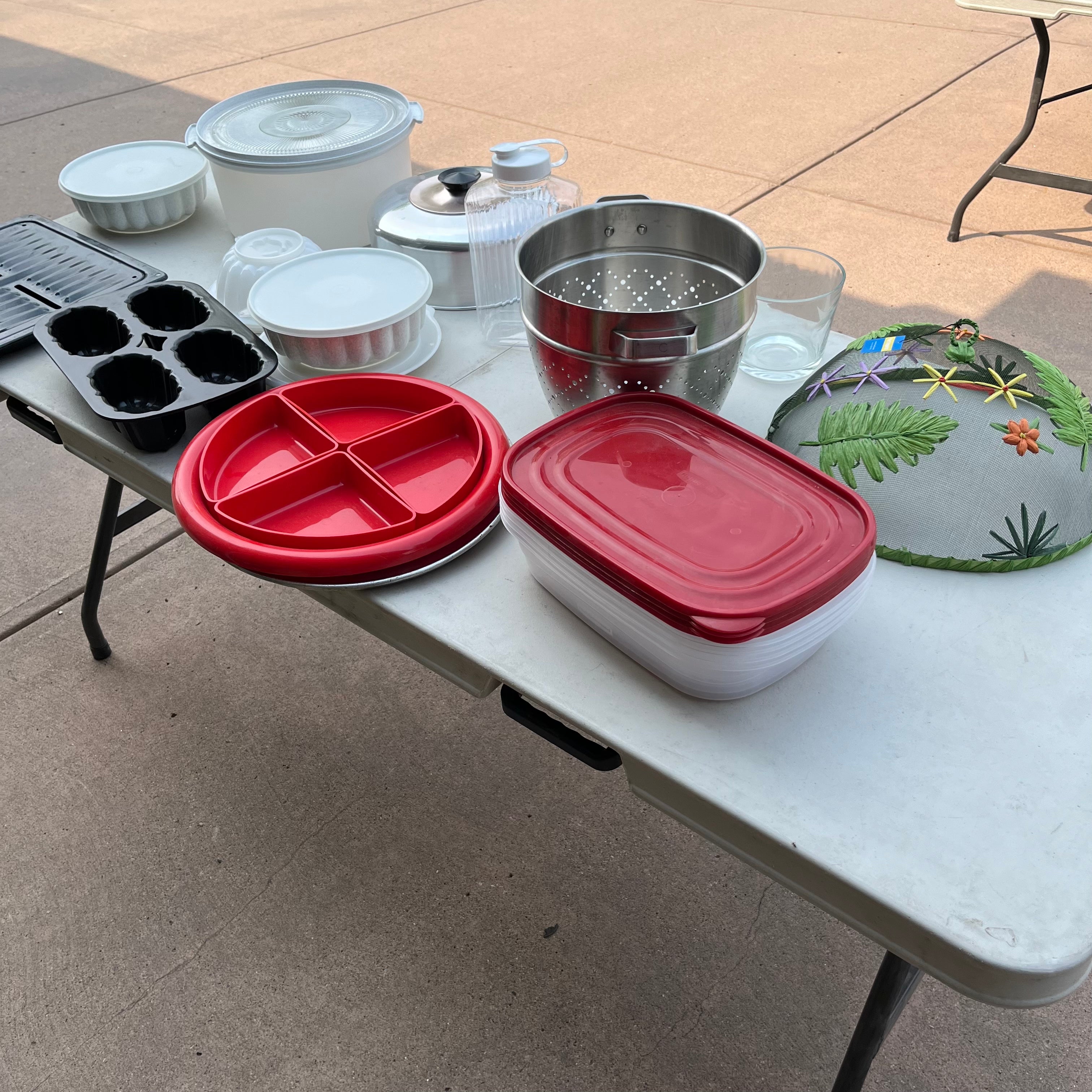 D672 Kitchen grouping (Moulds and more) (table not included)