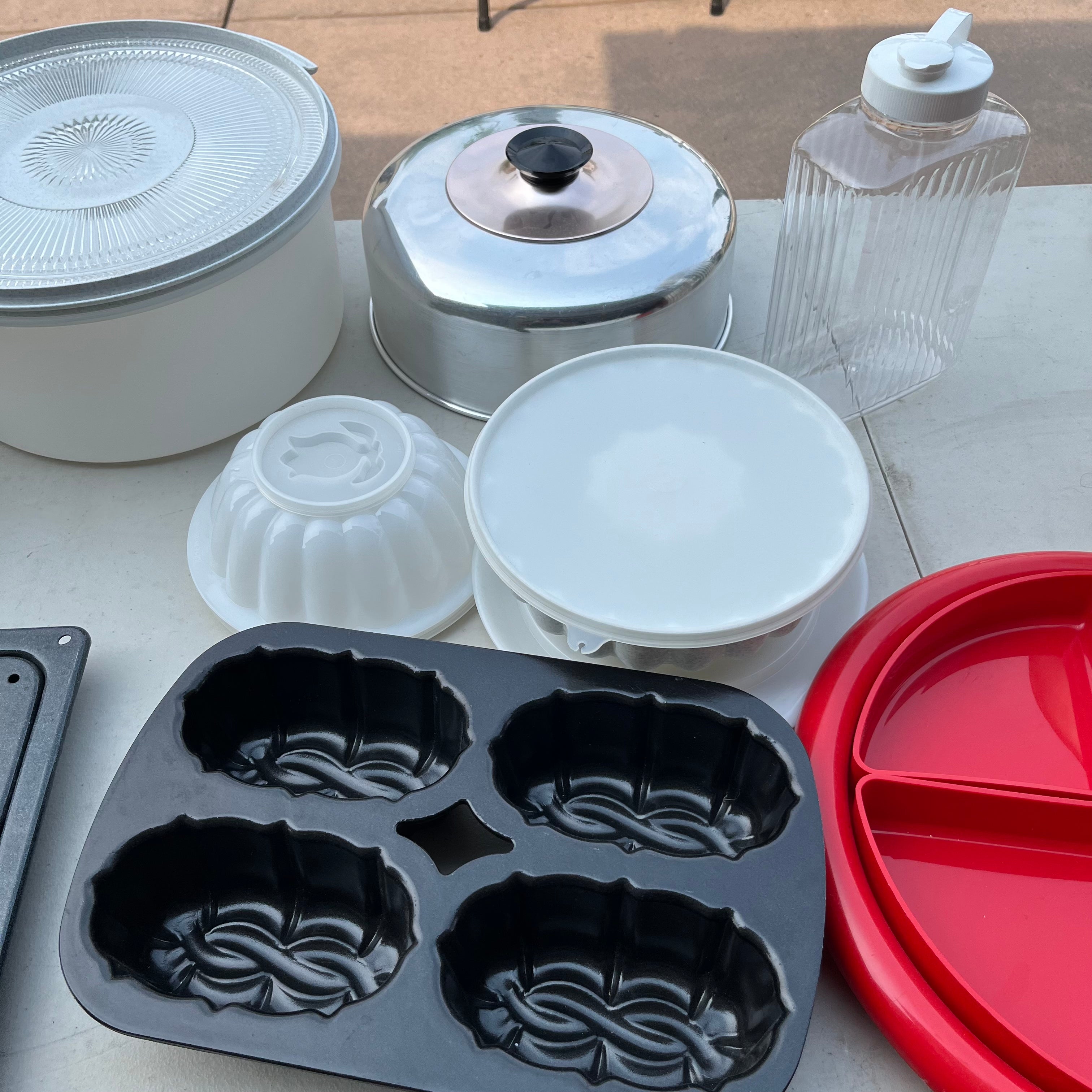 D672 Kitchen grouping (Moulds and more) (table not included)