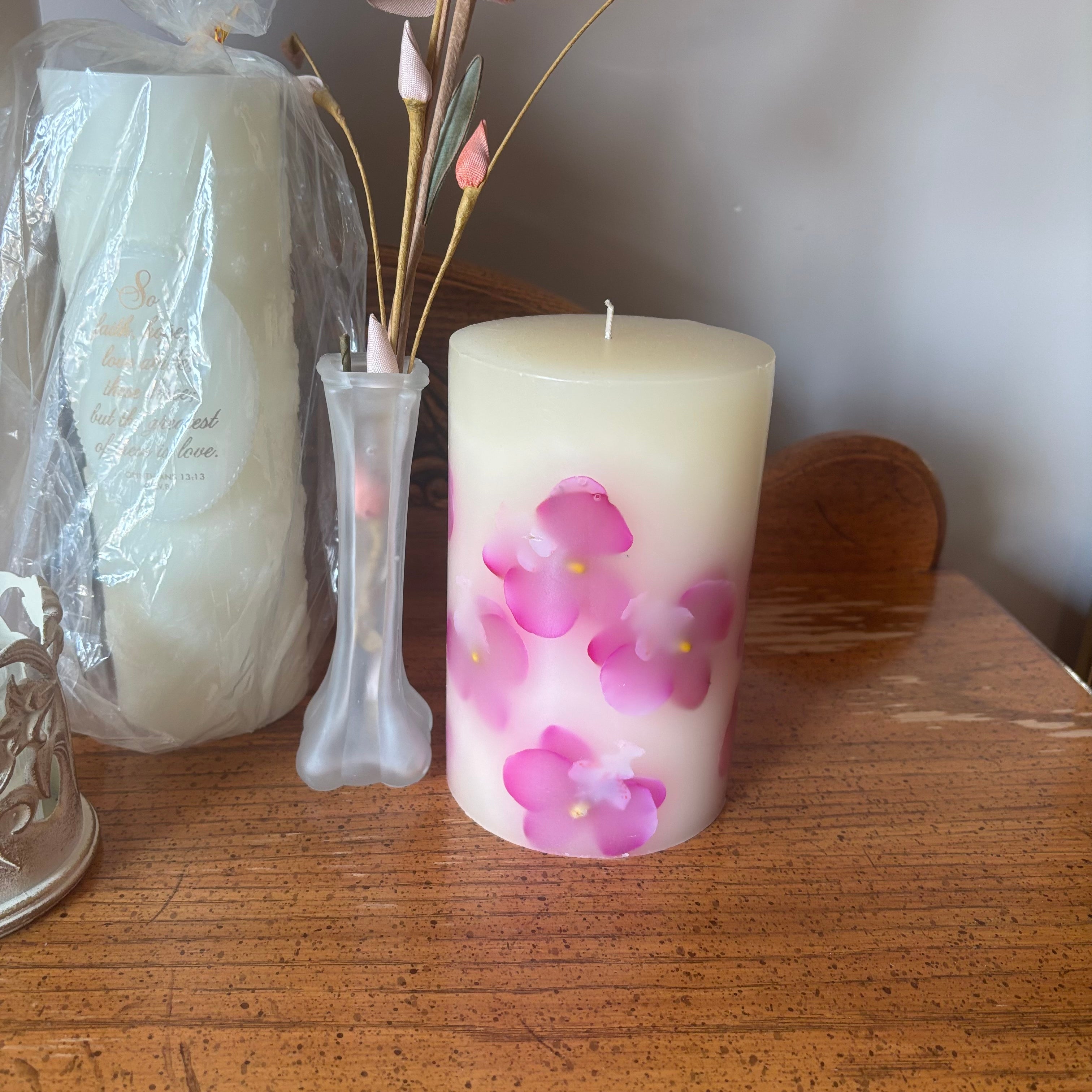 E708 Floral decor grouping (small glass candle holders and more)