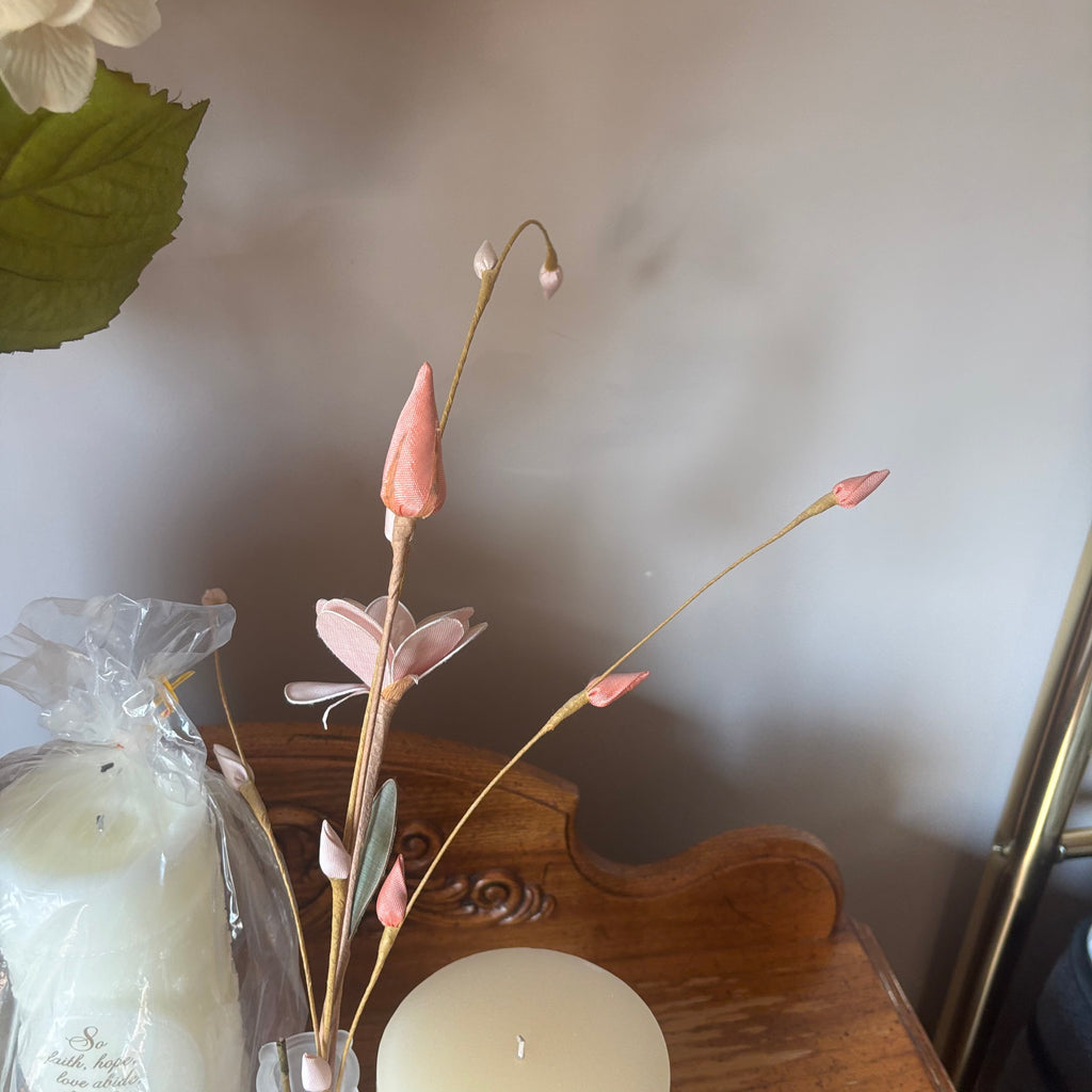 E708 Floral decor grouping (small glass candle holders and more)