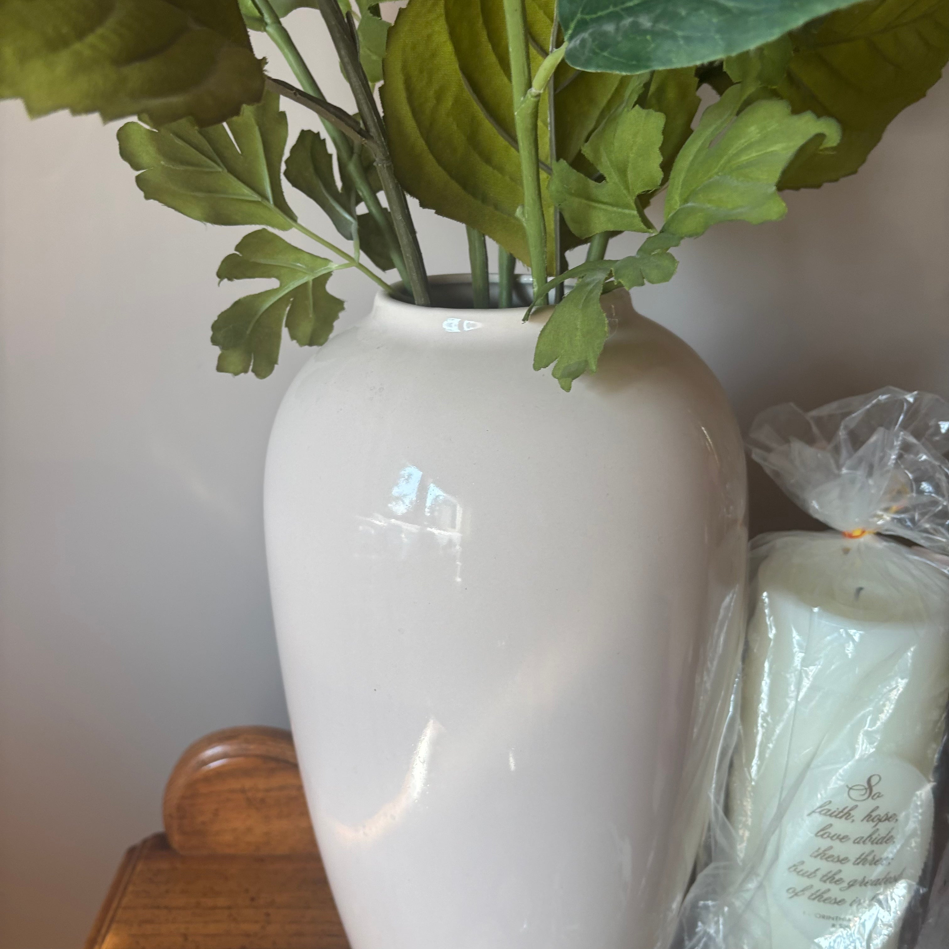 E708 Floral decor grouping (small glass candle holders and more)