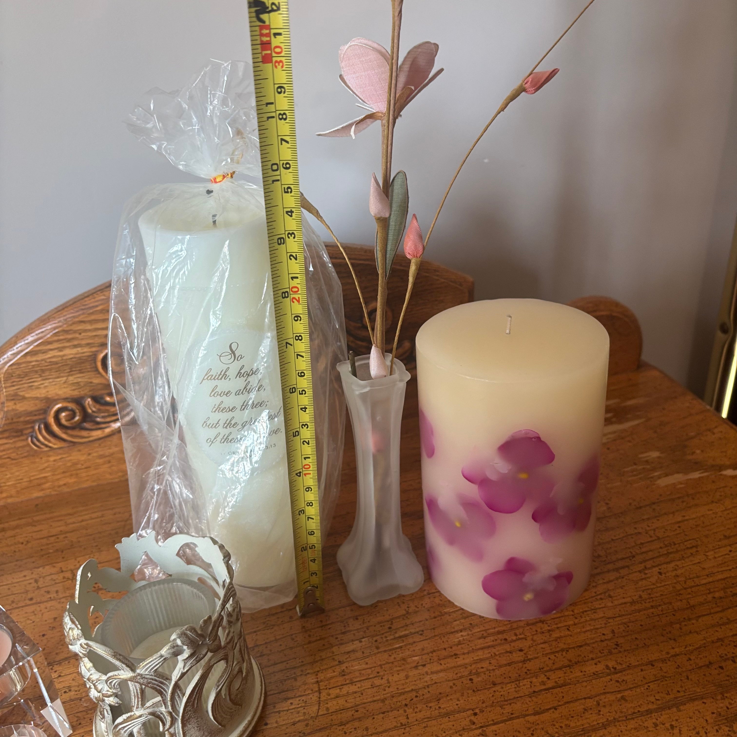 E708 Floral decor grouping (small glass candle holders and more)