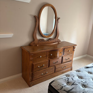 E720  Vintage Kaufman of Collingwood Made in Canada solid wood 8 drawer dresser with mirror (33" x 59" x 18")