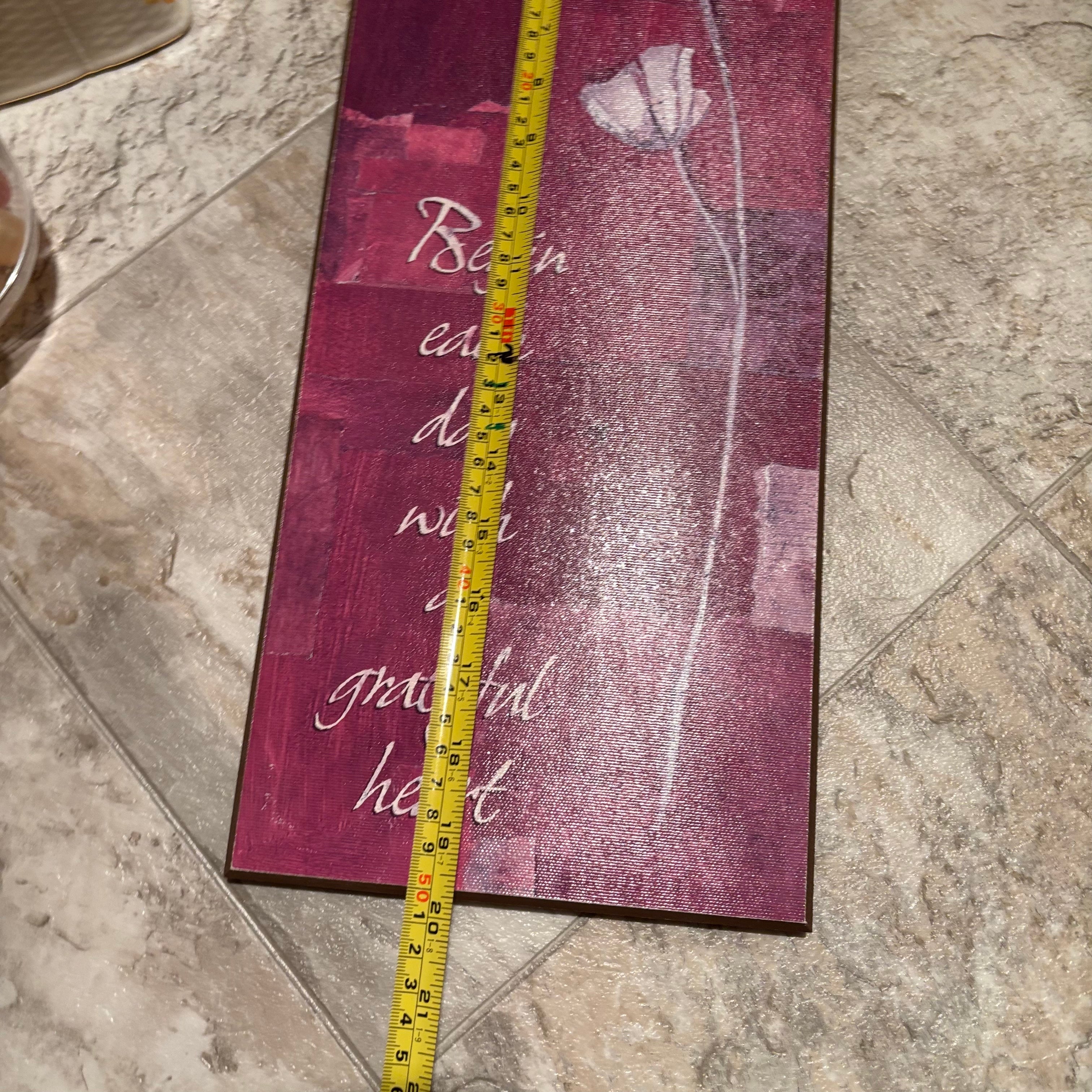 E723 Bathroom Accessory Grouping (kleenex holder and more)