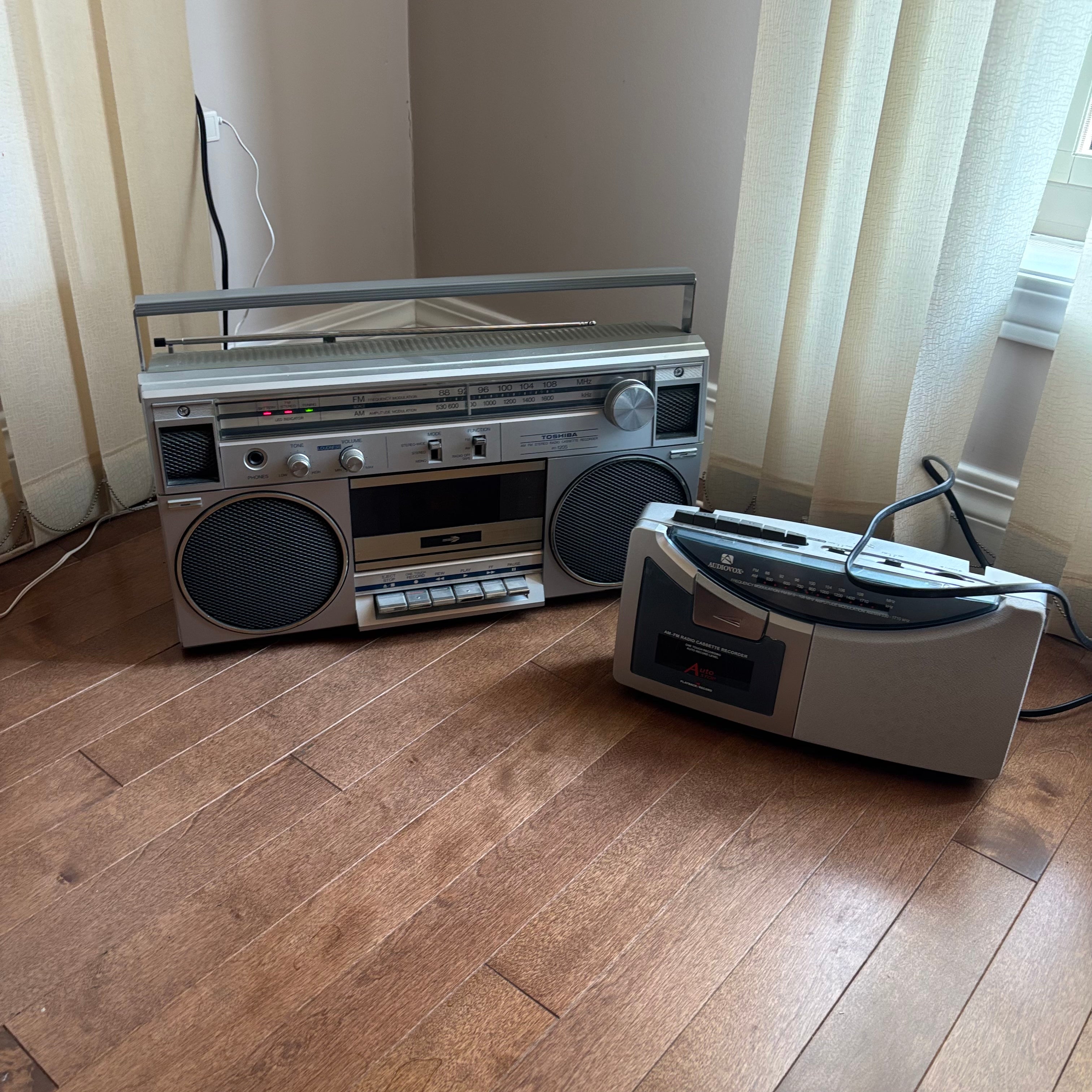 E728 Vintage electronics grouping (Toshiba boom box and portable radio)
