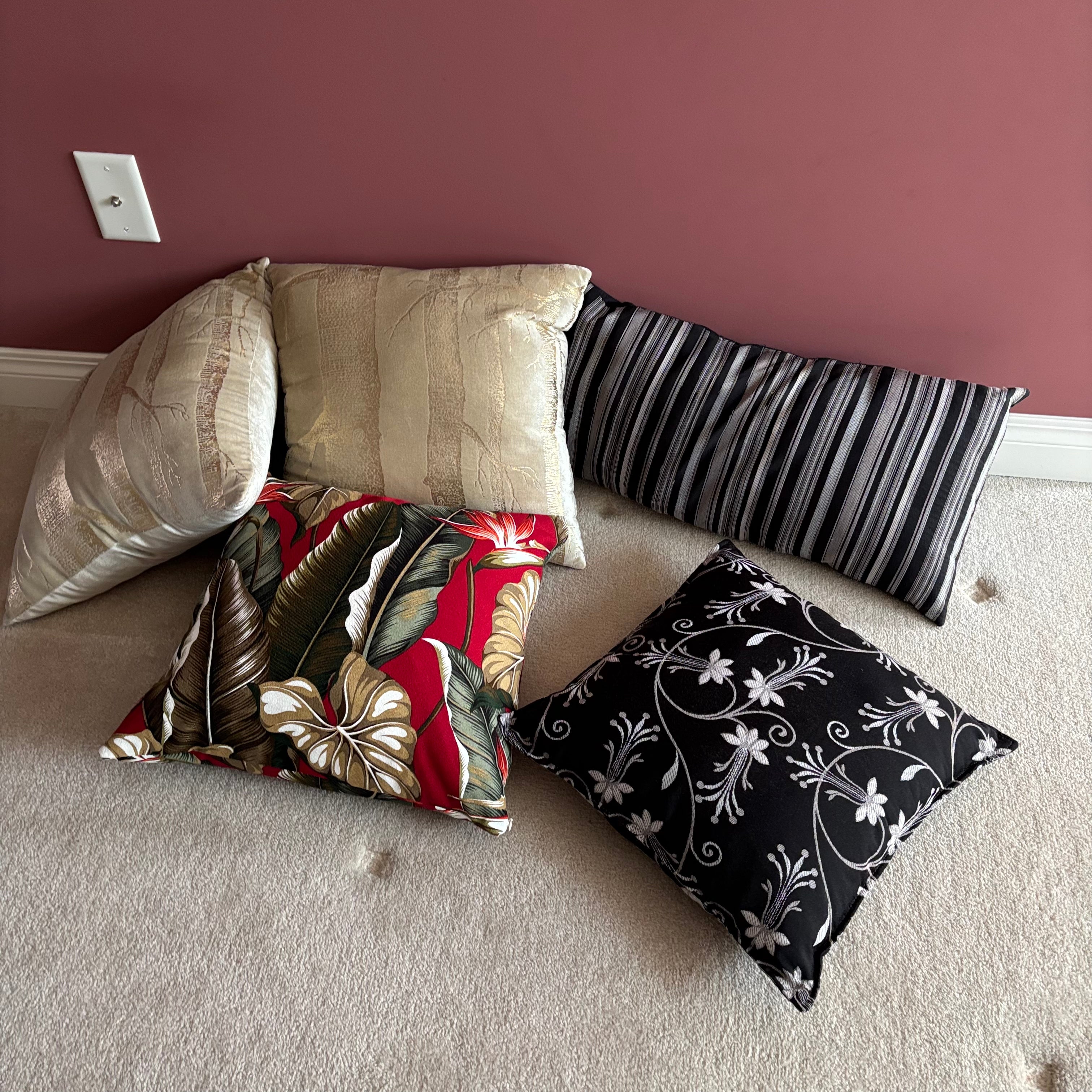 E751 Throw pillow grouping