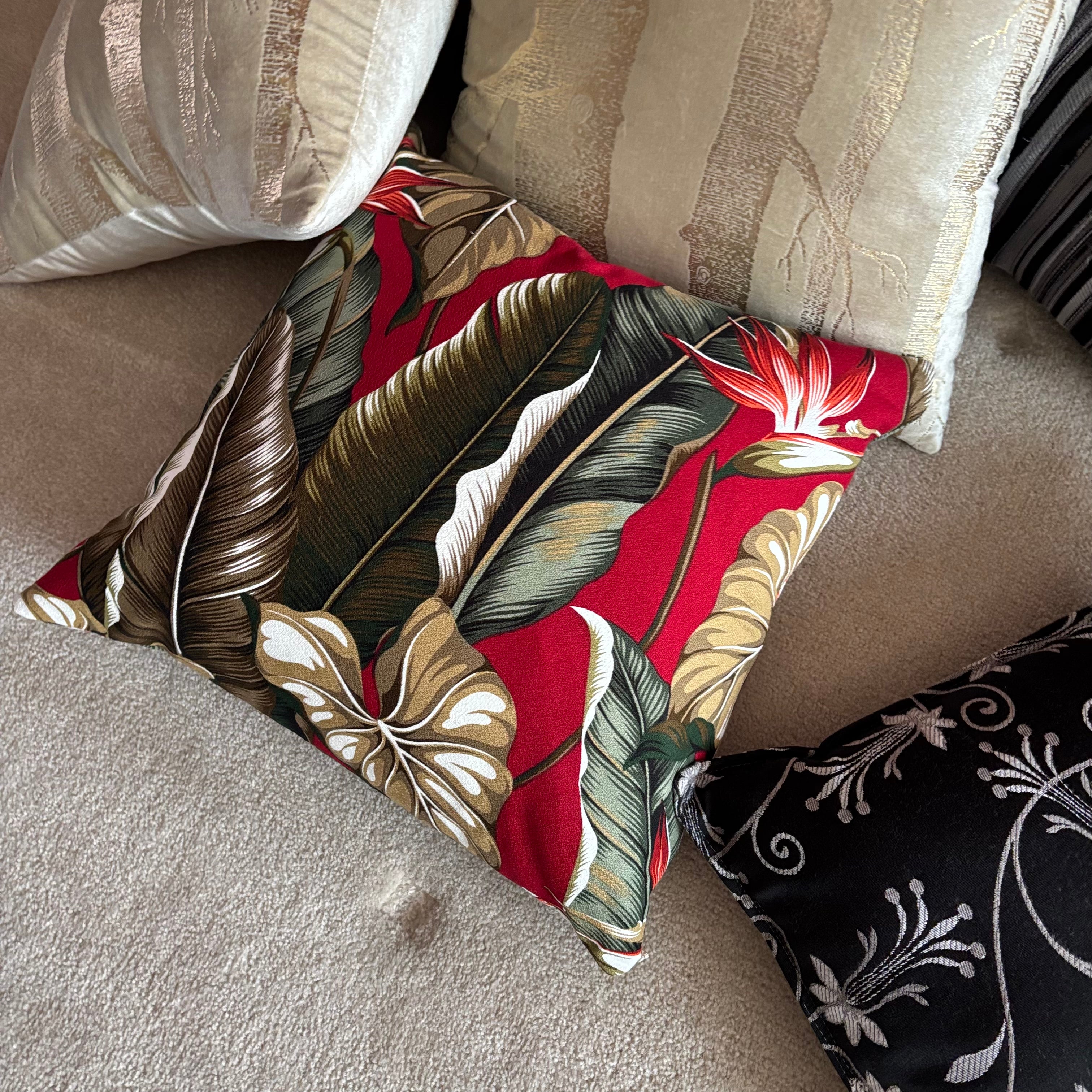 E751 Throw pillow grouping