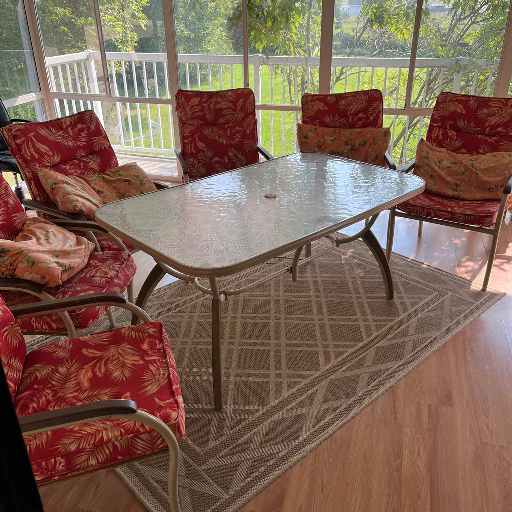 F500 Patio table with six chairs, cushions and mat