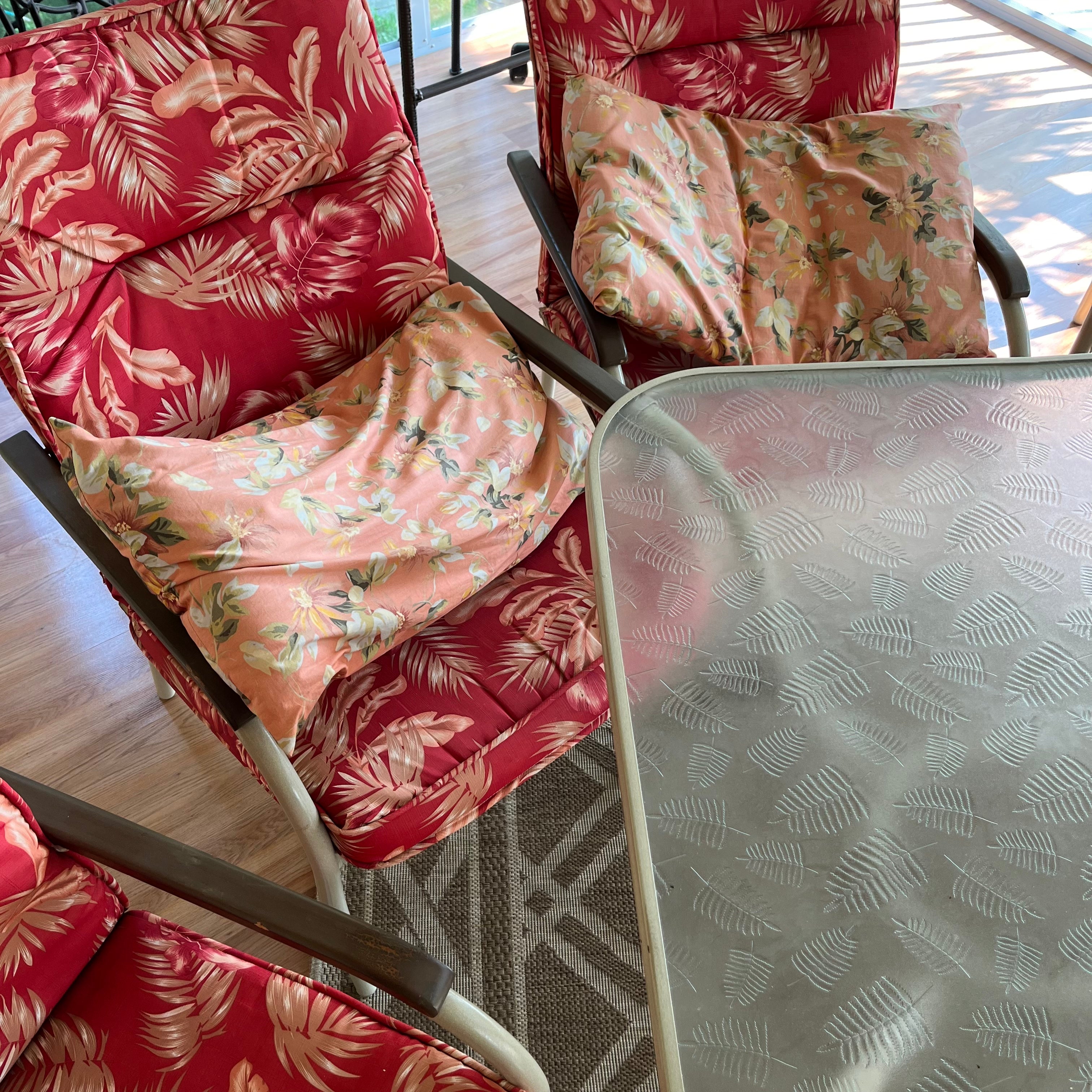 F500 Patio table with six chairs, cushions and mat