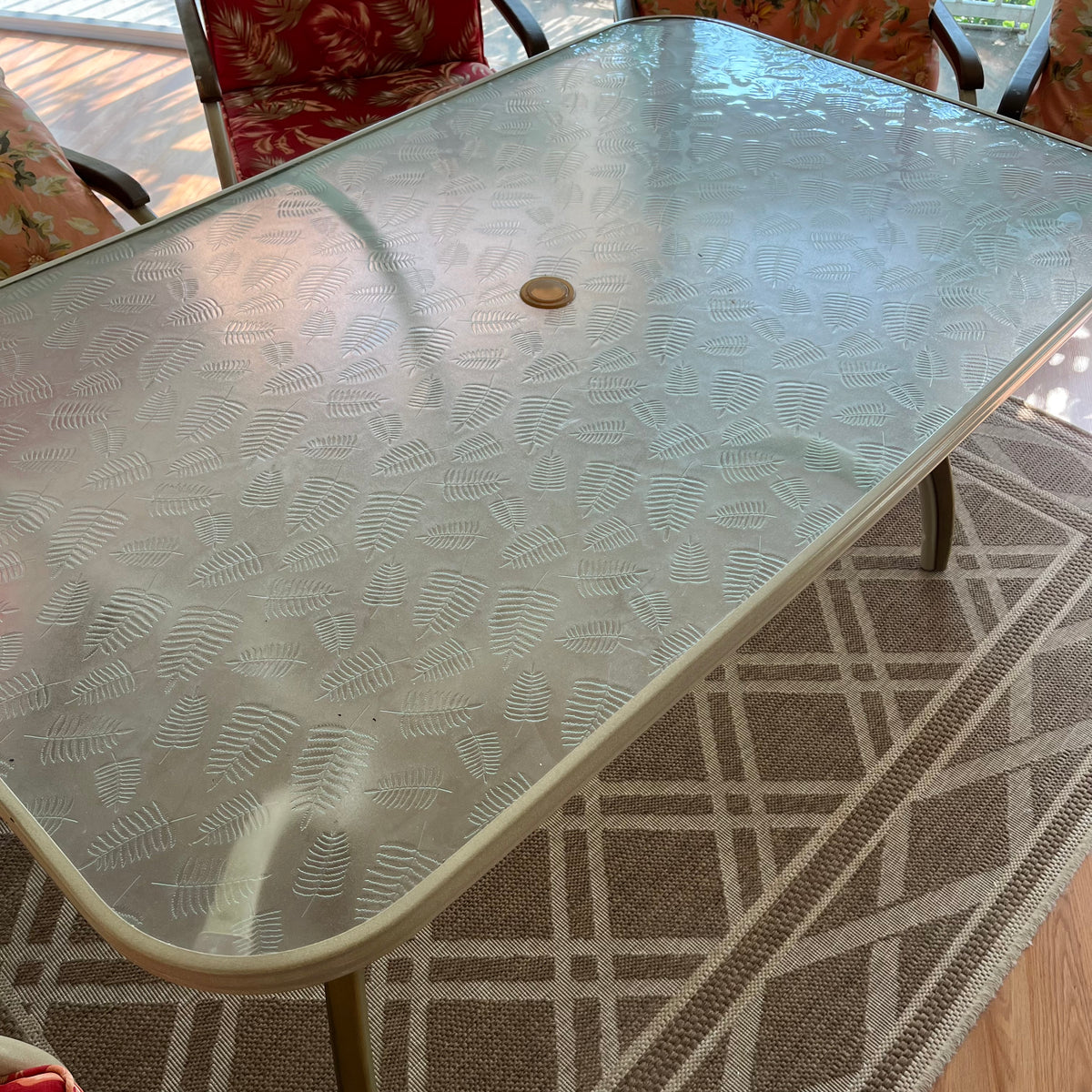 F500 Patio table with six chairs, cushions and mat