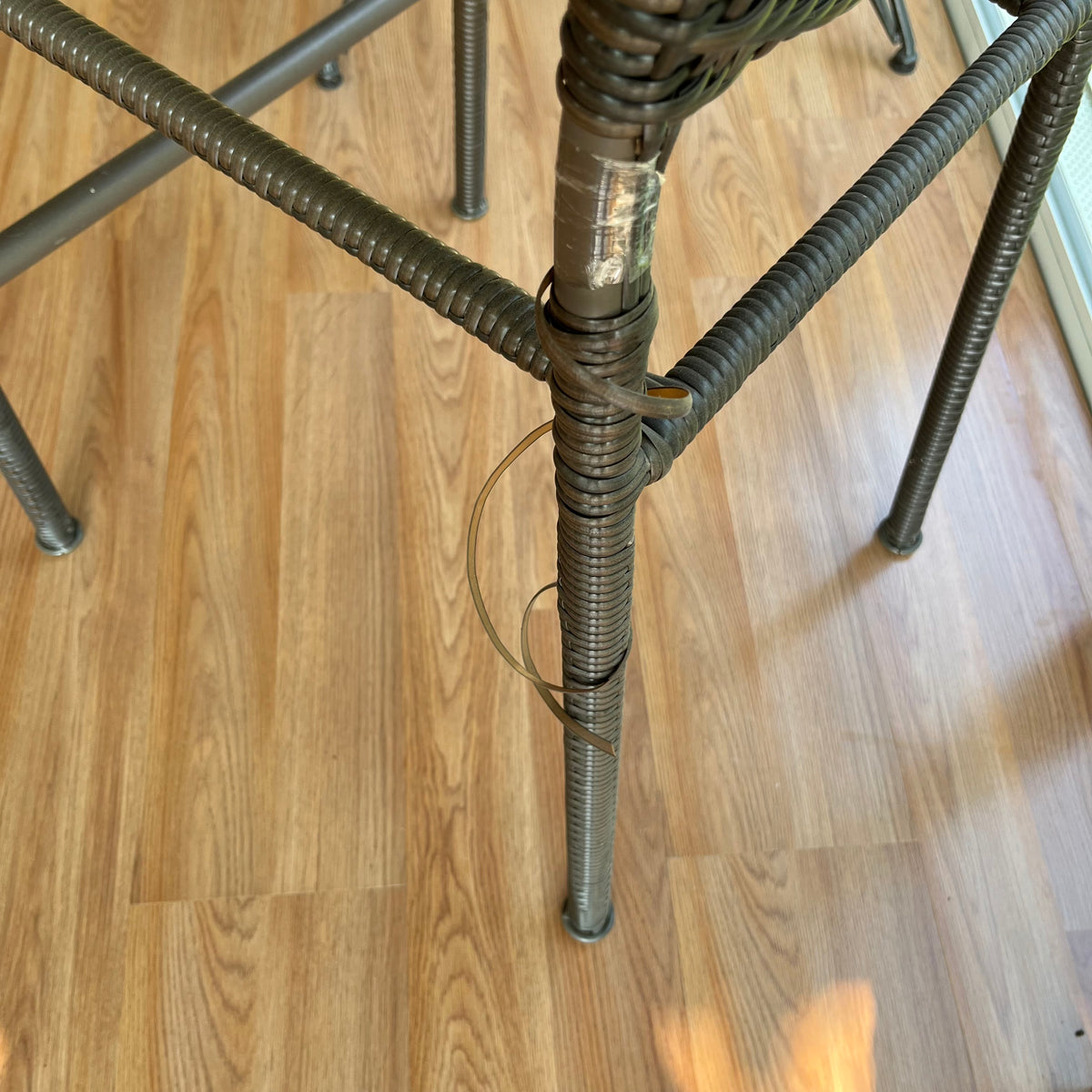 F501 Vintage patio set (tiled metal bar table with modern wicker stools)