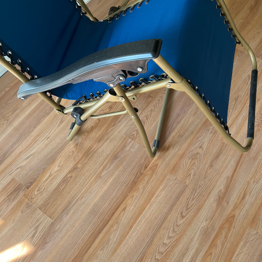 F503 Dark blue gravity lounger