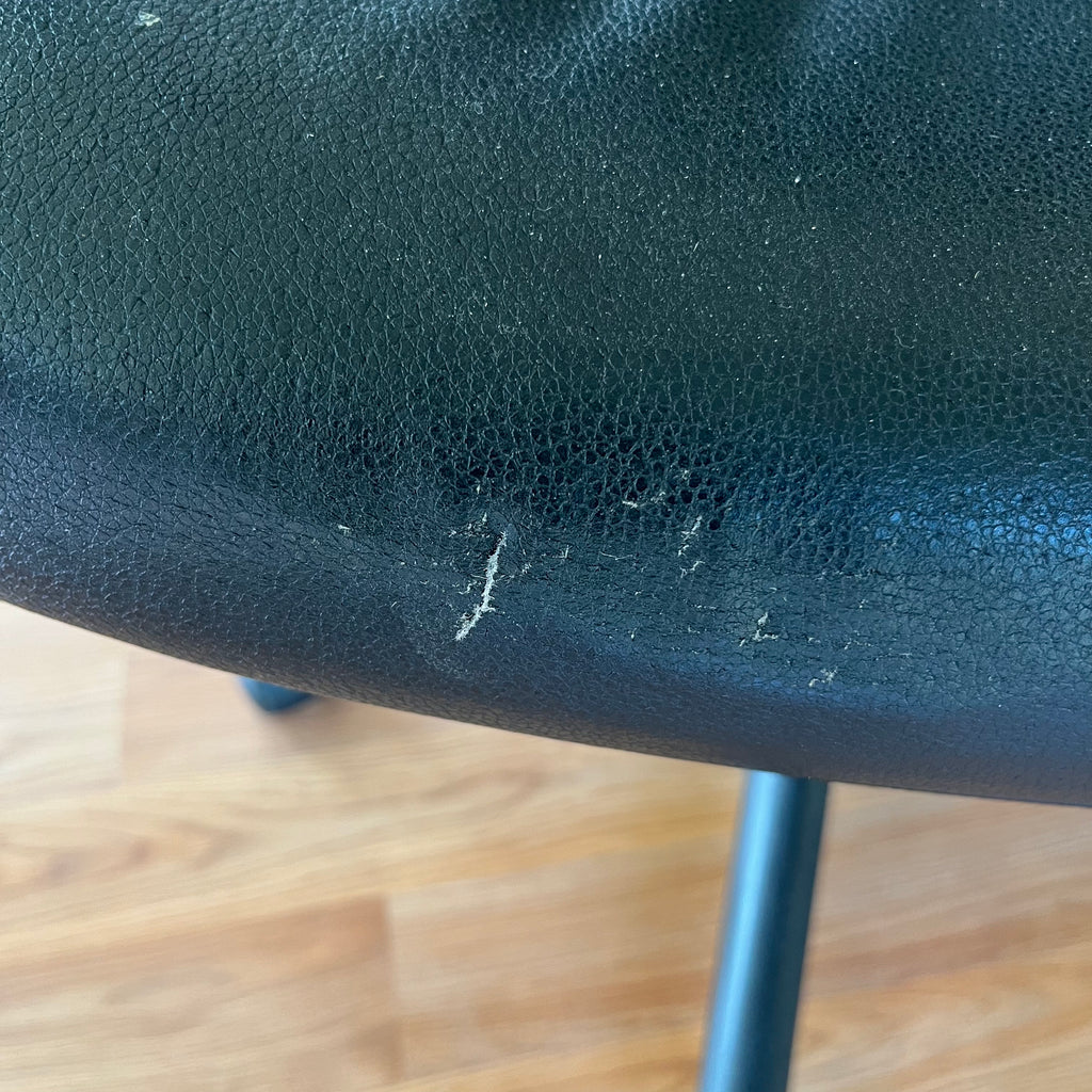 F505 Black leather wheeled office chair (small tear)